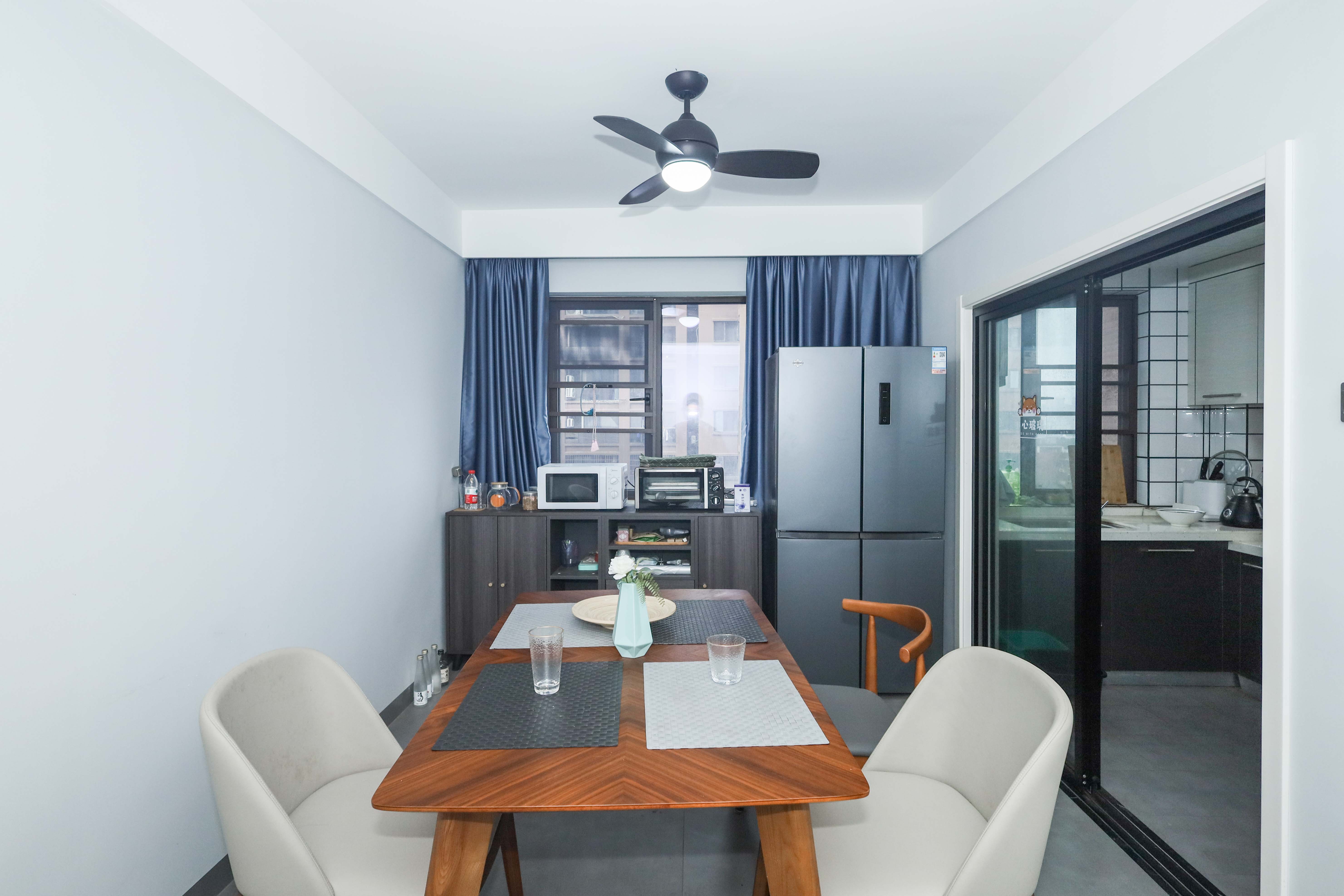 中冶中央公园  3室2厅2卫    151.8万客厅