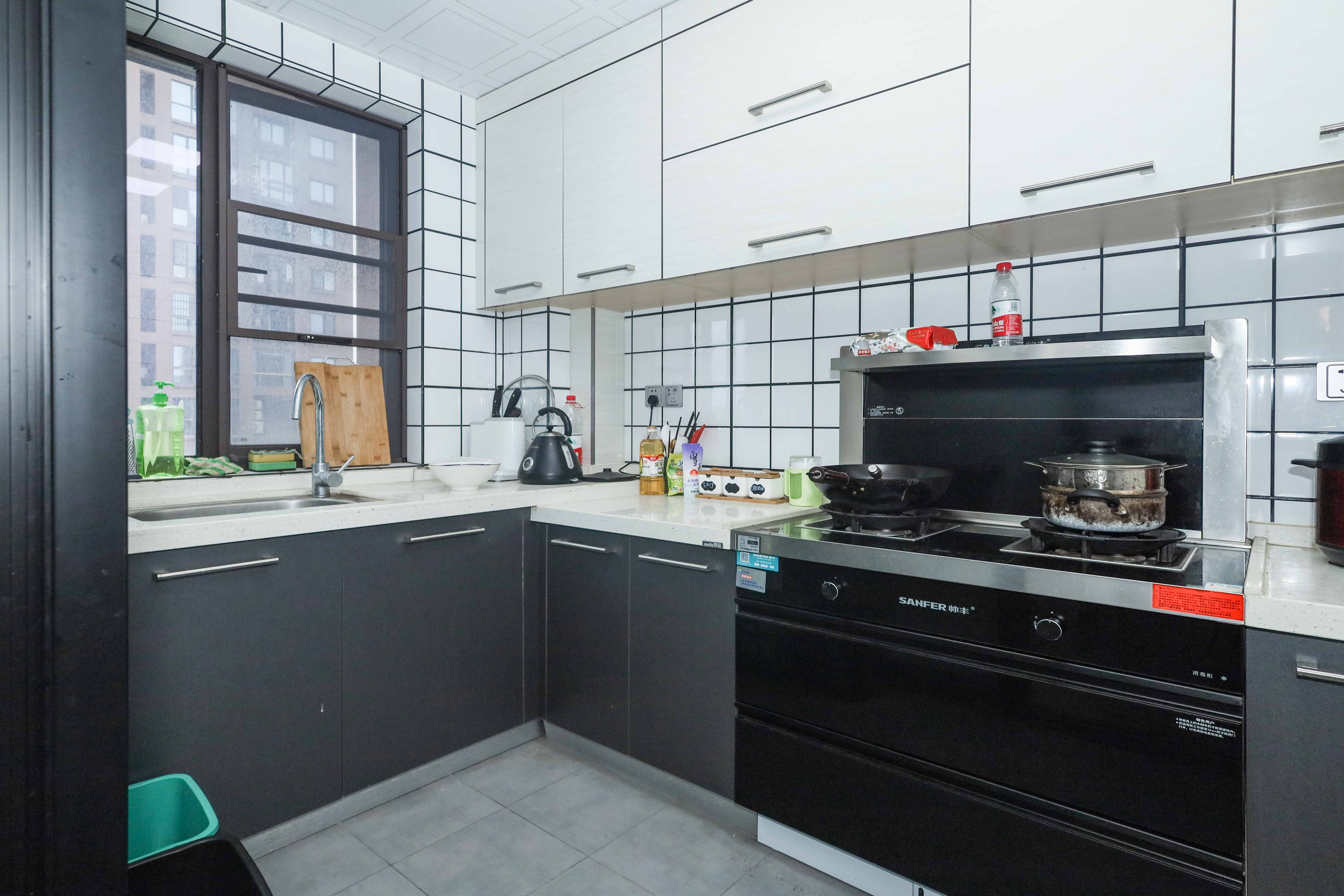 中冶中央公园  3室2厅2卫    151.8万厨房