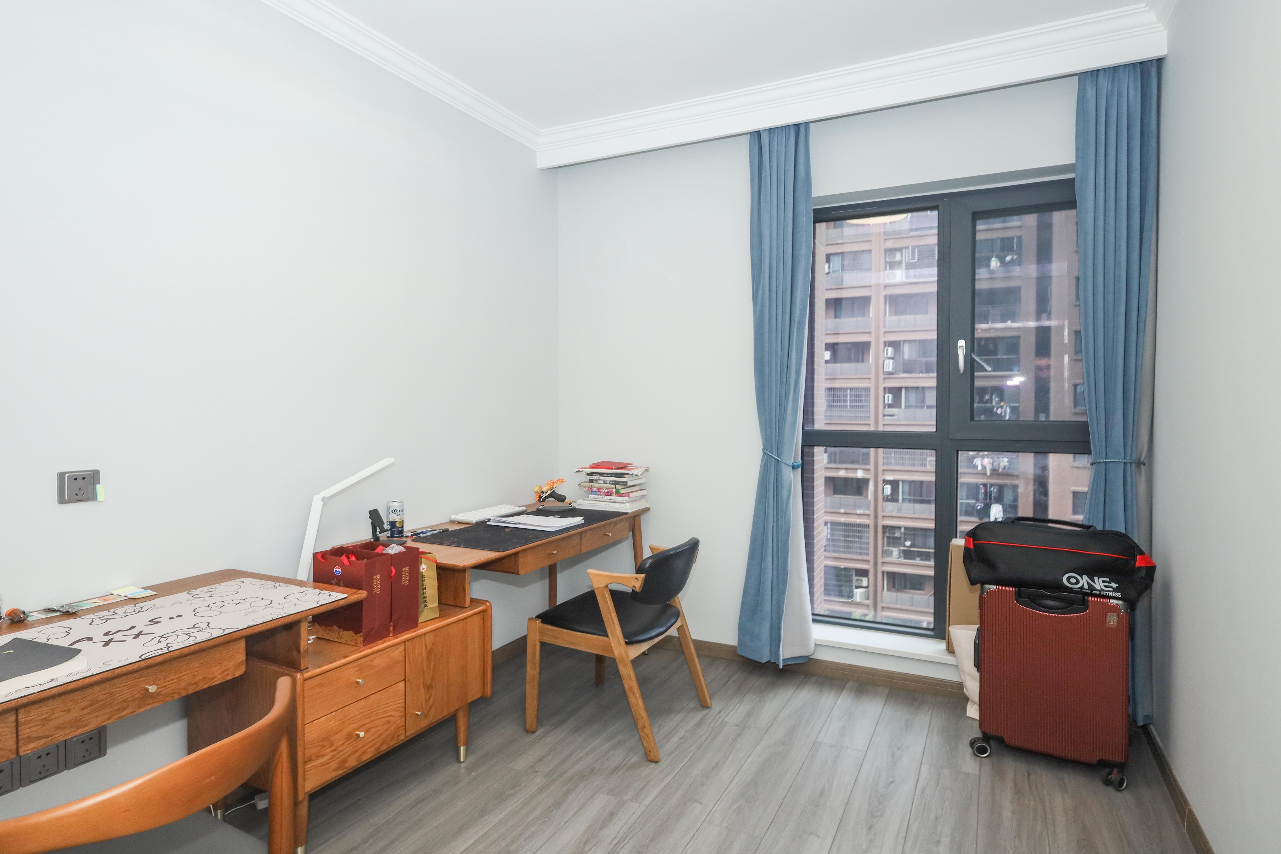 中冶中央公园  3室2厅2卫    151.8万卧室