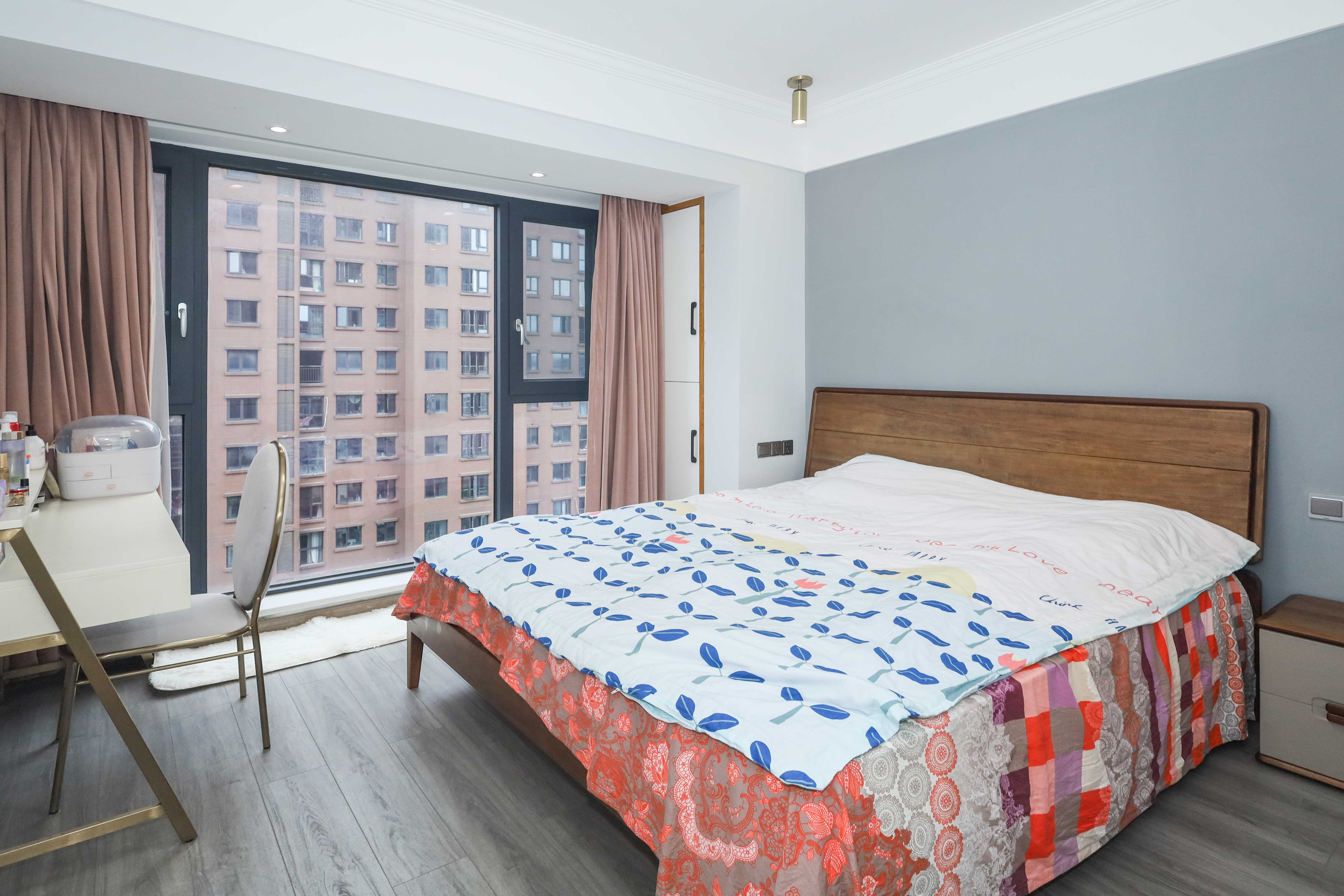 中冶中央公园  3室2厅2卫    151.8万卧室