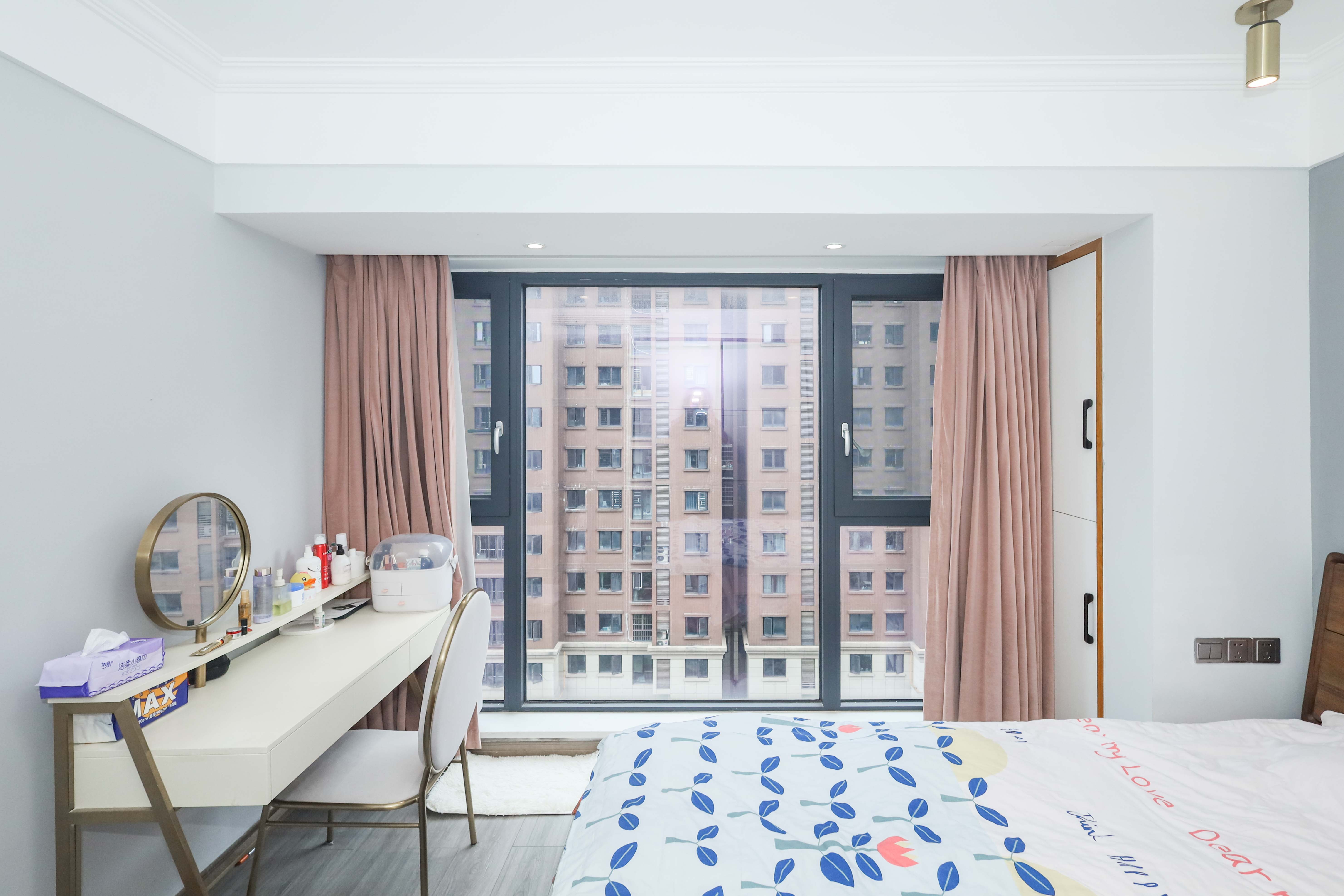 中冶中央公园  3室2厅2卫    151.8万卧室