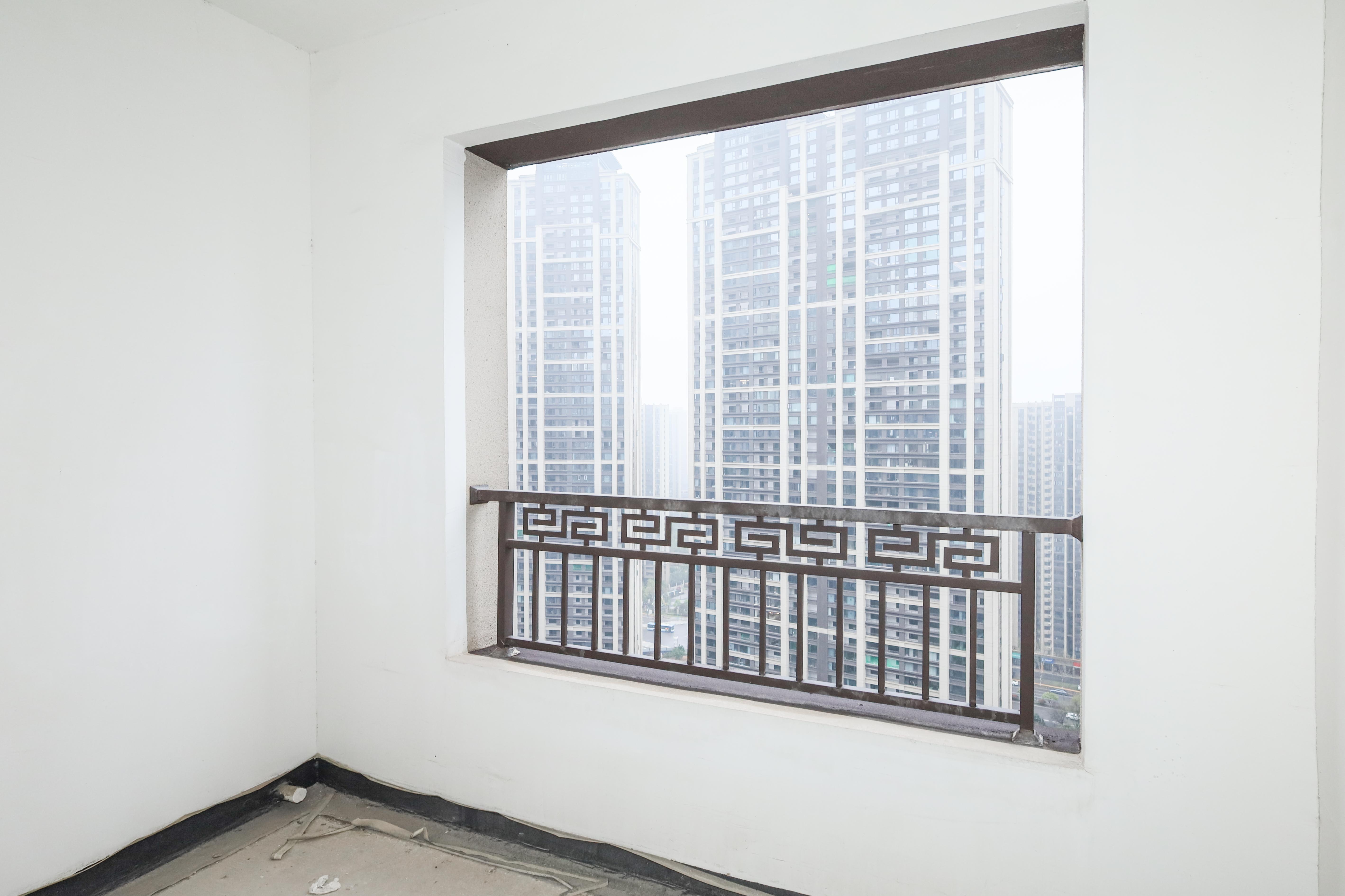 建发央著  4室2厅2卫   290.00万厨房