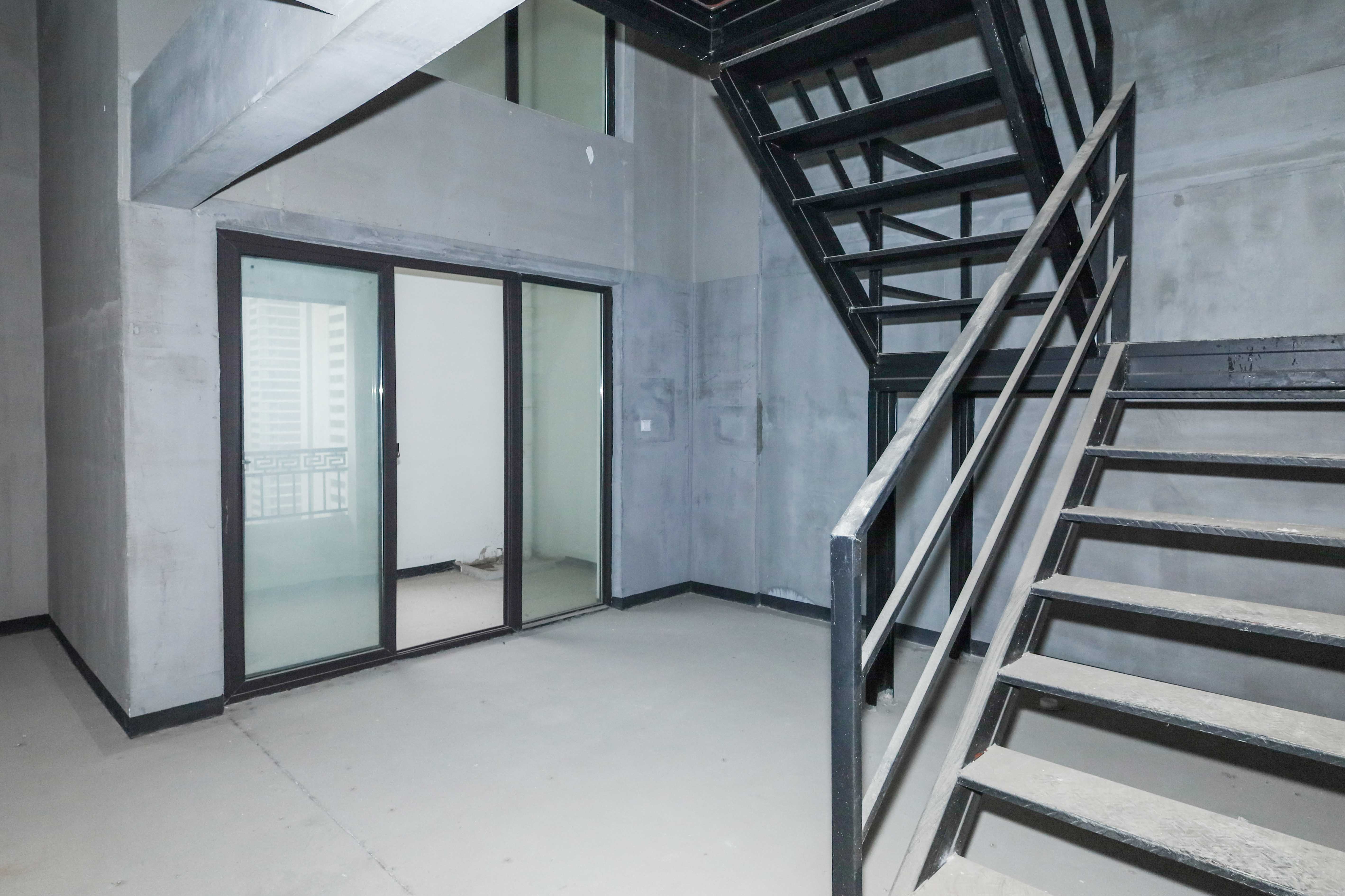 建发央著  4室2厅2卫   290.00万客厅
