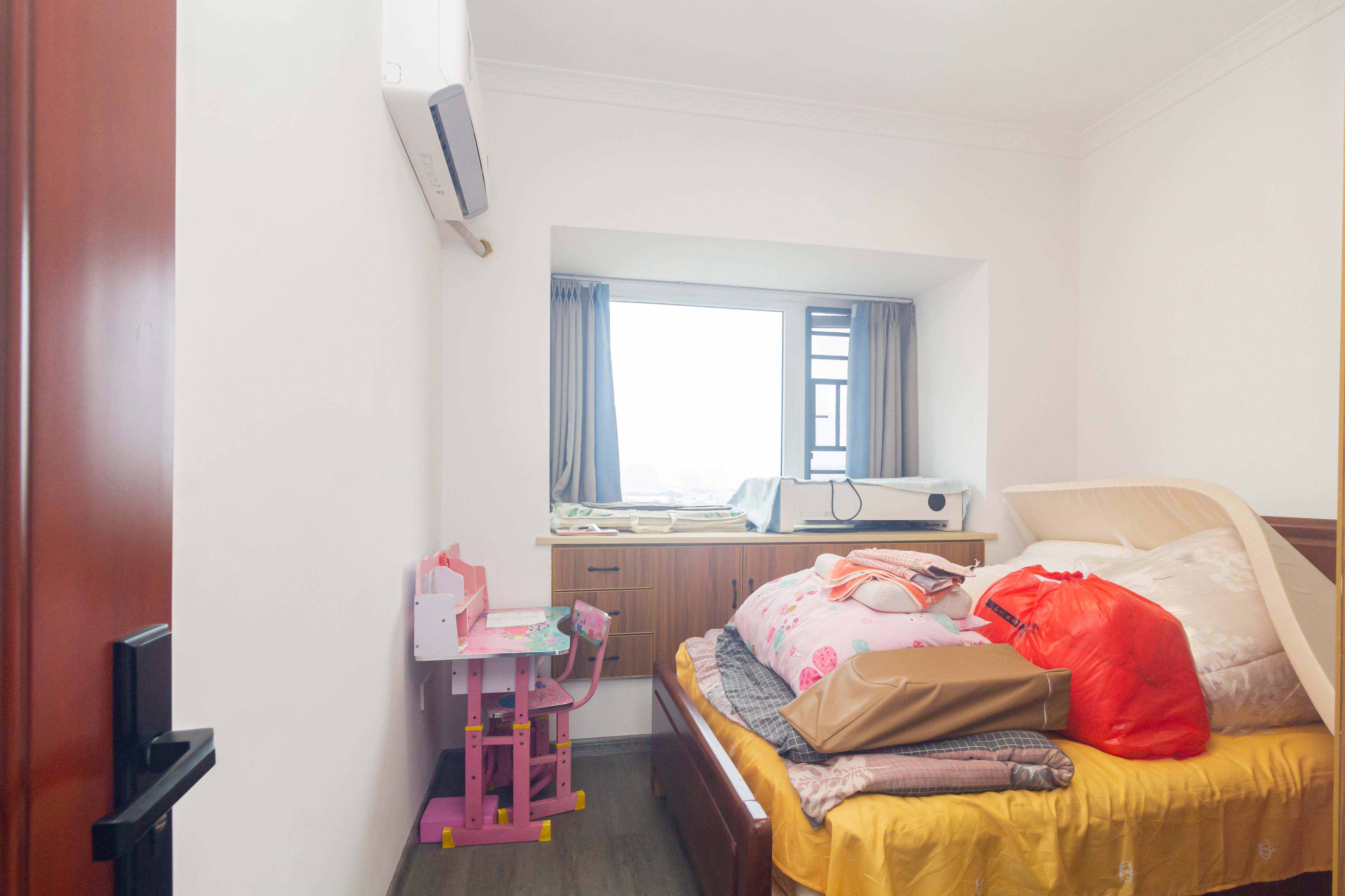 金科天悦(金科美邻汇) 4室2厅1卫 95.8万 金科天悦(金科美邻汇) 4室2厅1卫 95.8万卧室