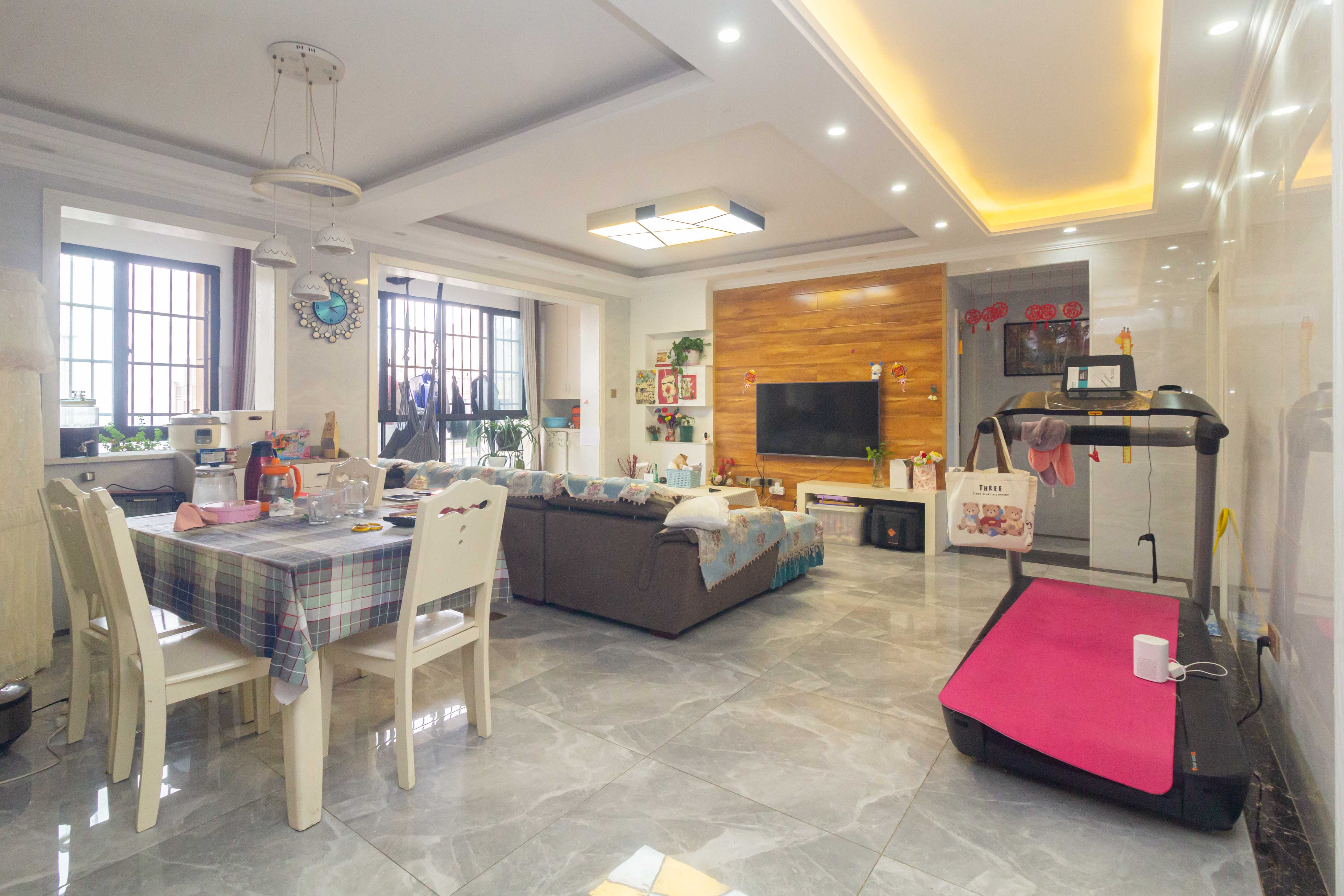 东方美地  4室2厅1卫    93.8万 东方美地  4室2厅1卫    93.8万客厅