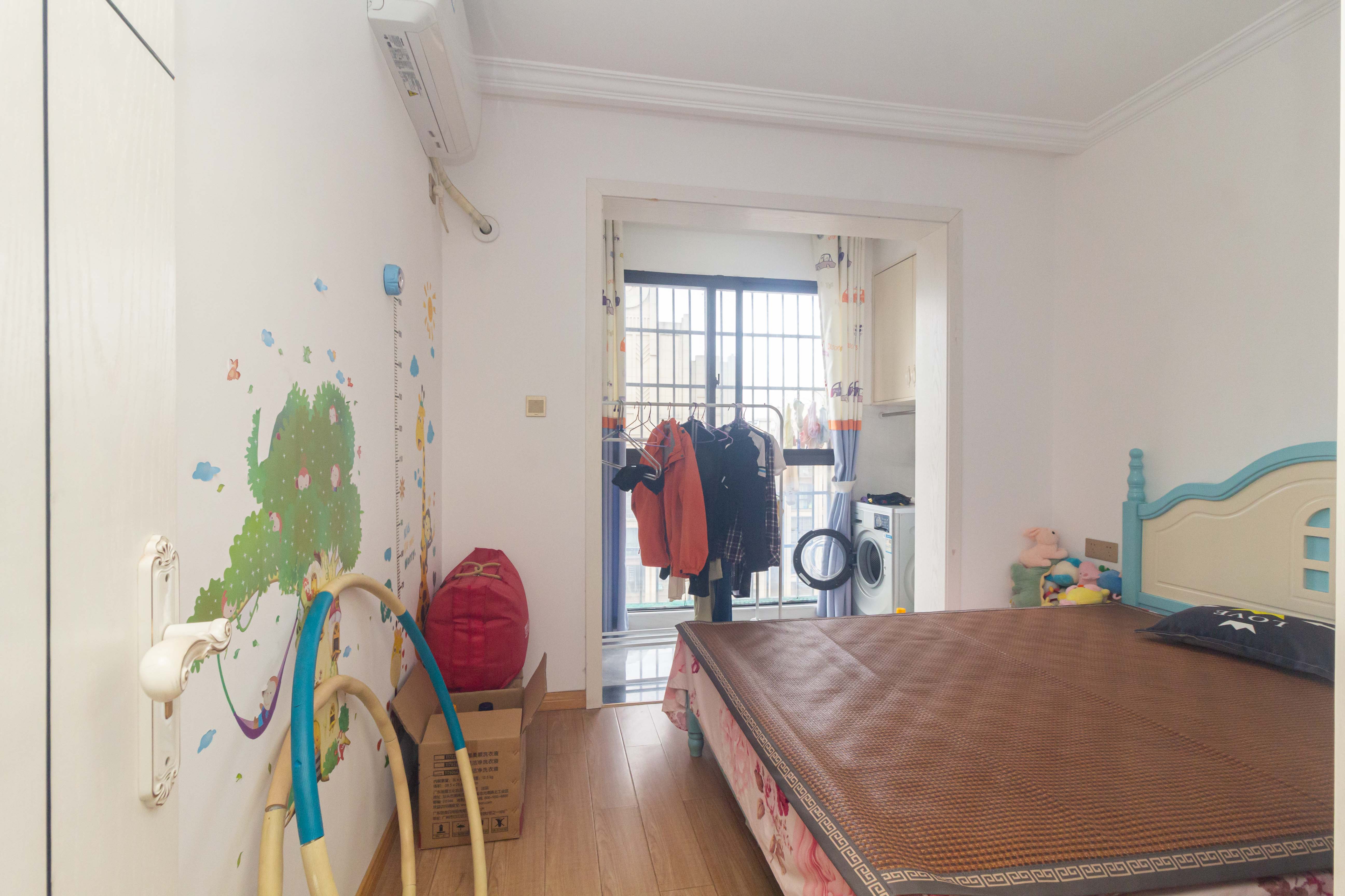 东方美地  4室2厅1卫    93.8万 东方美地  4室2厅1卫    93.8万卧室