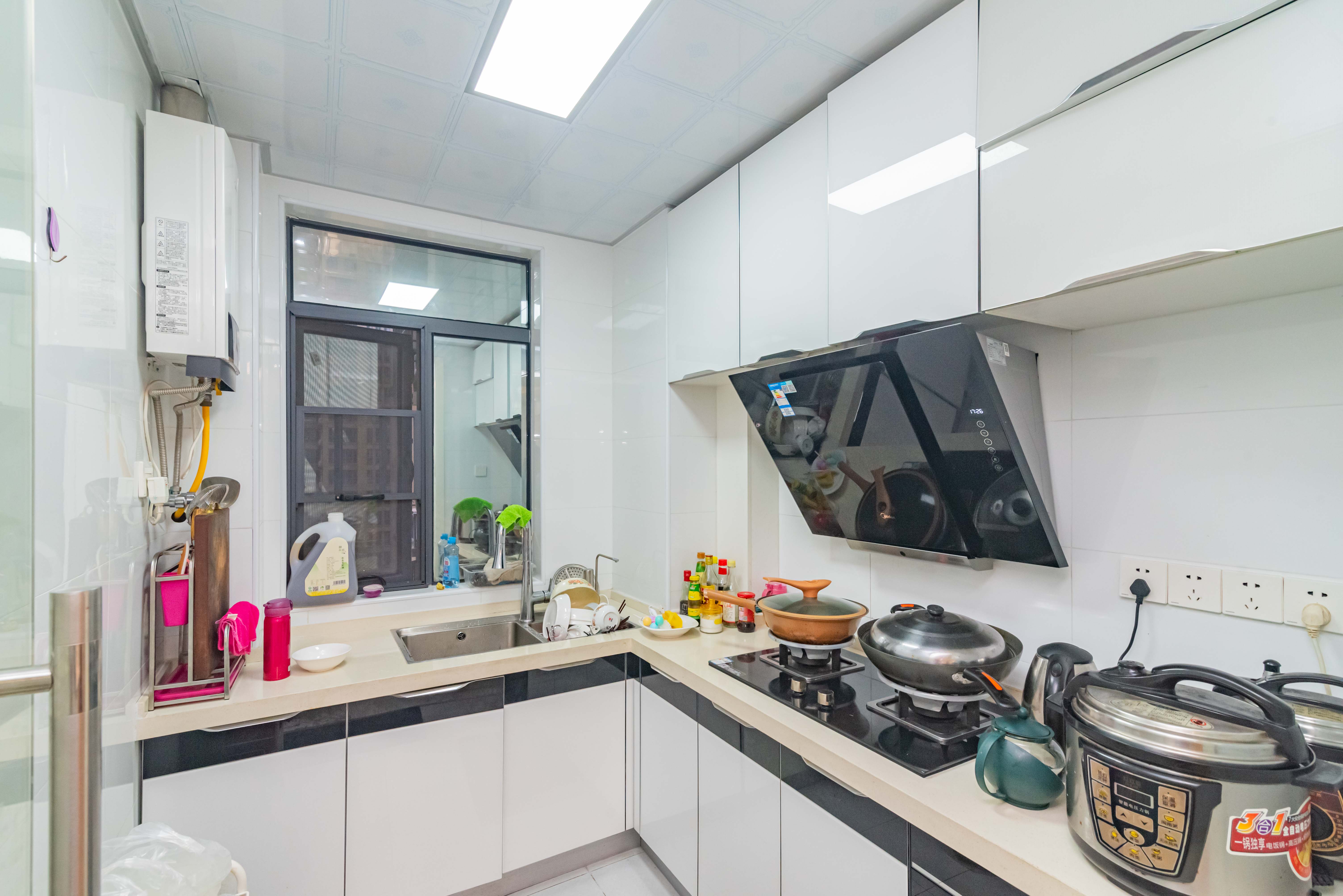 悦湖山 4室2厅2卫 120.0万 悦湖山 4室2厅2卫 120.0万厨房