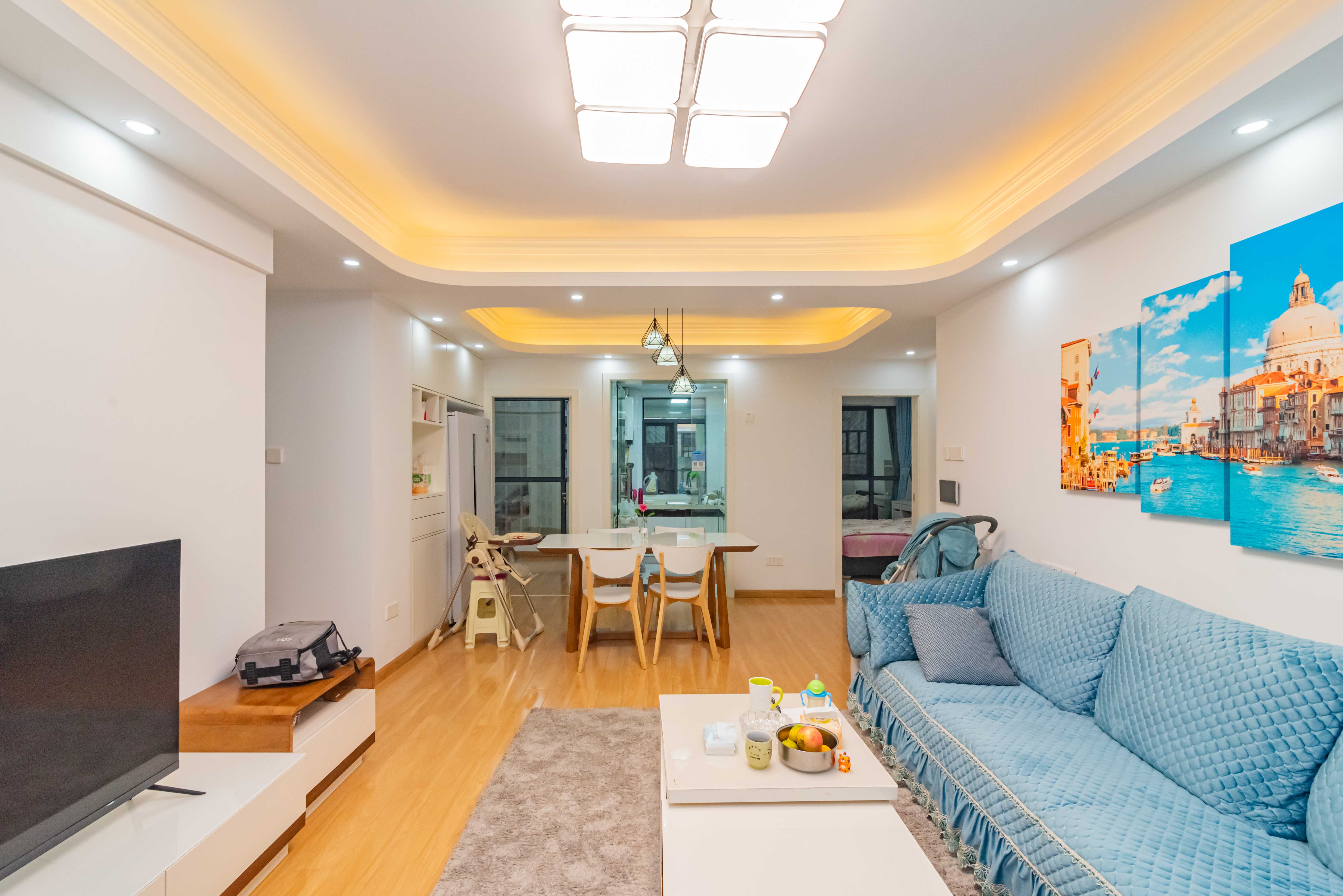 悦湖山 4室2厅2卫 120.0万 悦湖山 4室2厅2卫 120.0万客厅