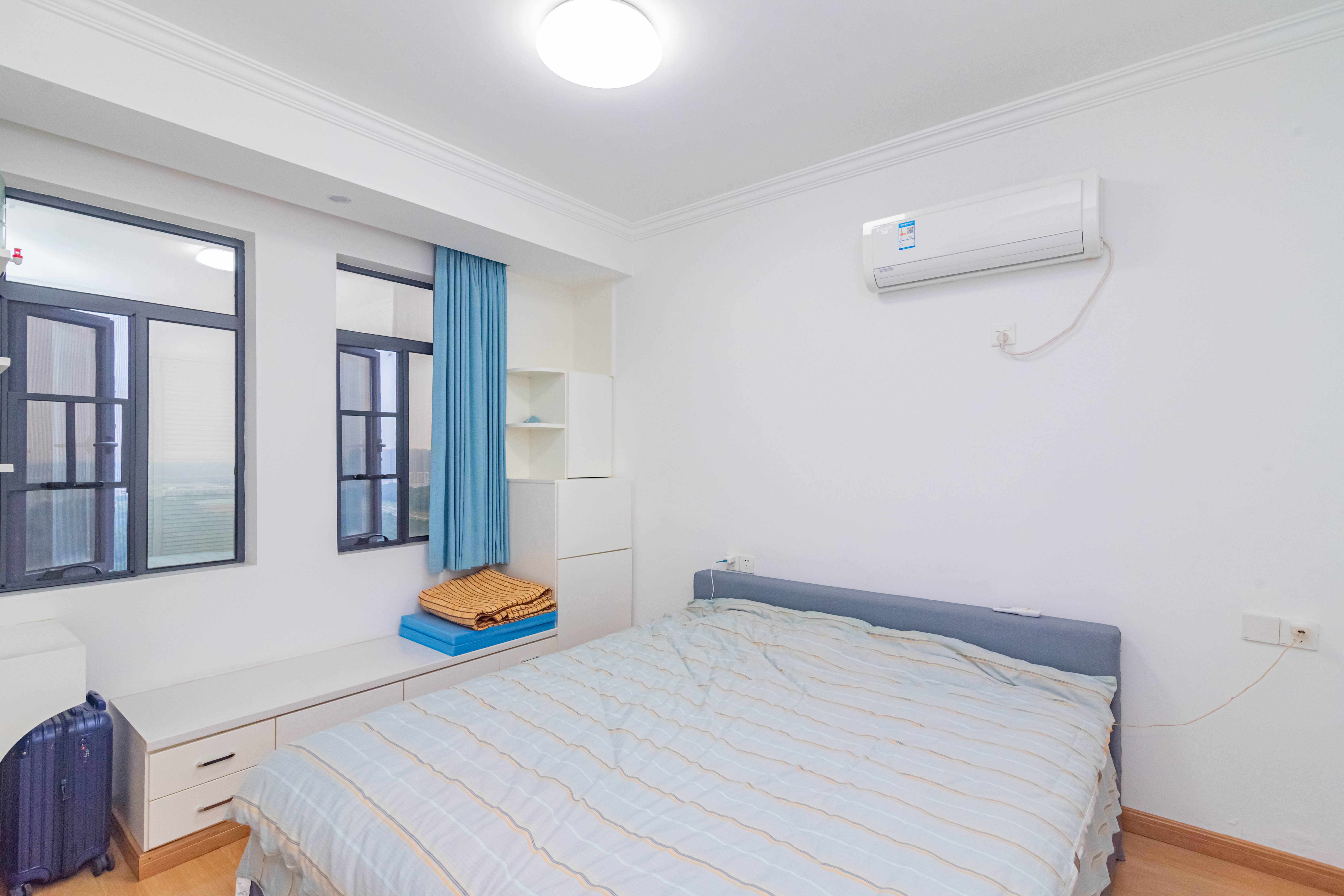 悦湖山 4室2厅2卫 120.0万 悦湖山 4室2厅2卫 120.0万卧室