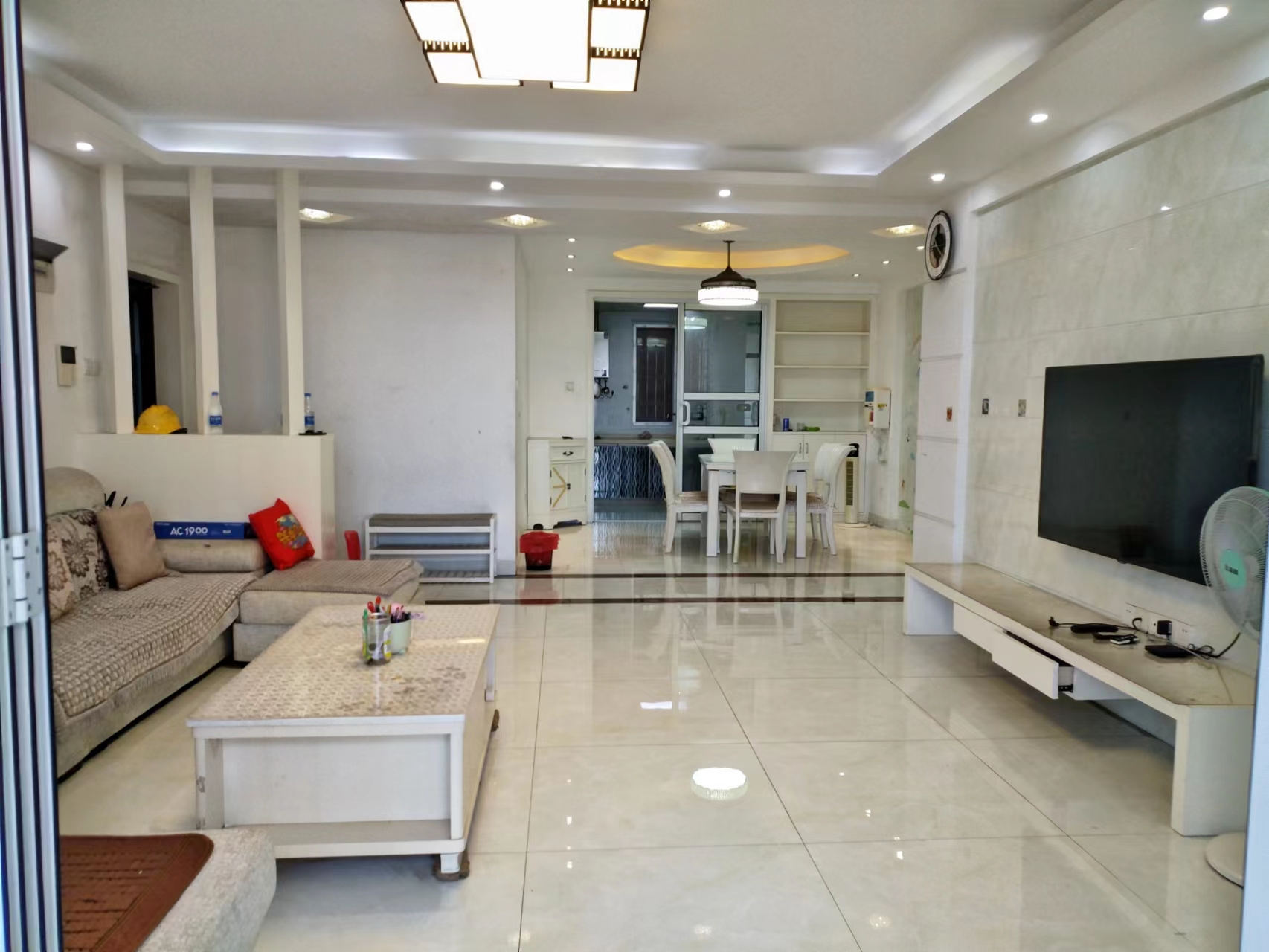 奥特莱斯  4室2厅2卫    58.8万 奥特莱斯  4室2厅2卫    58.8万客厅