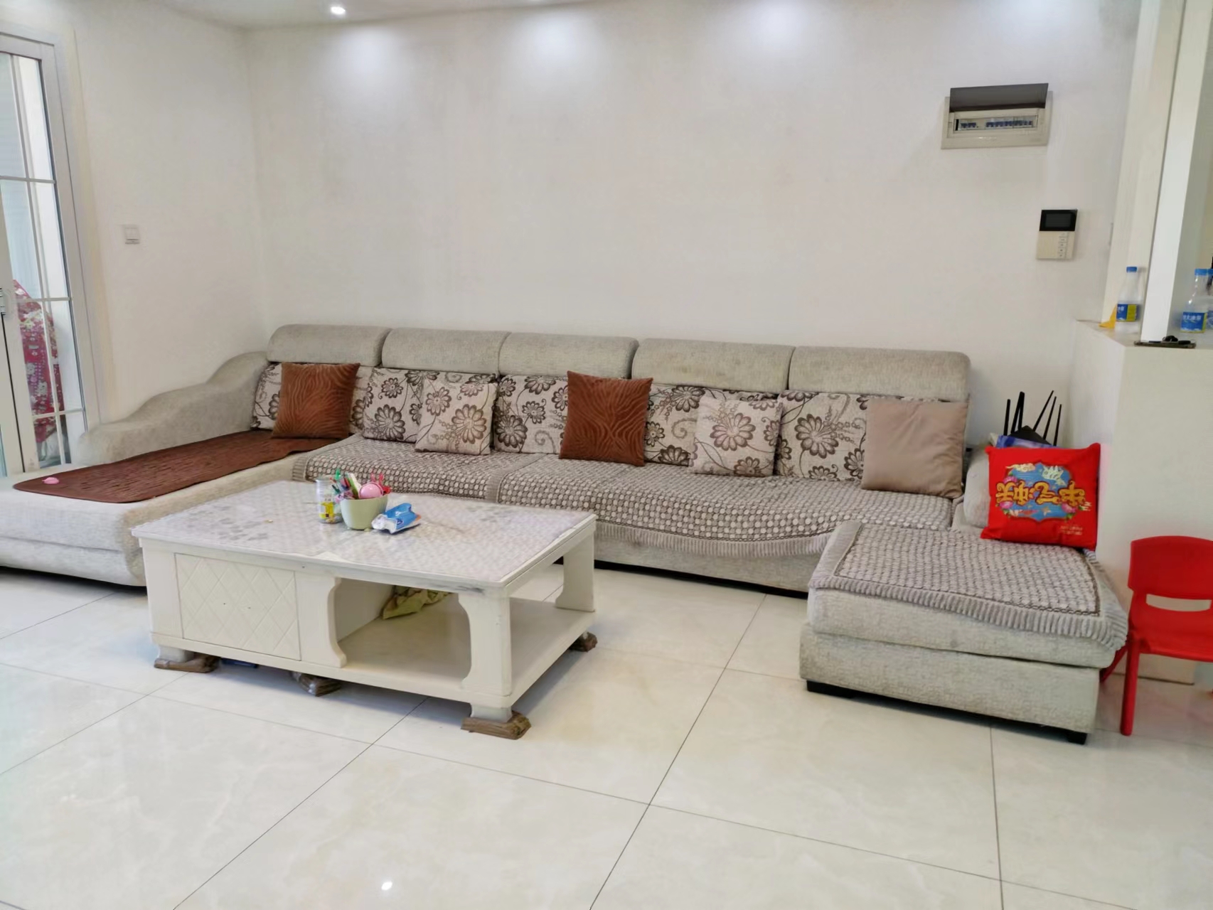 奥特莱斯  4室2厅2卫    58.8万 奥特莱斯  4室2厅2卫    58.8万客厅