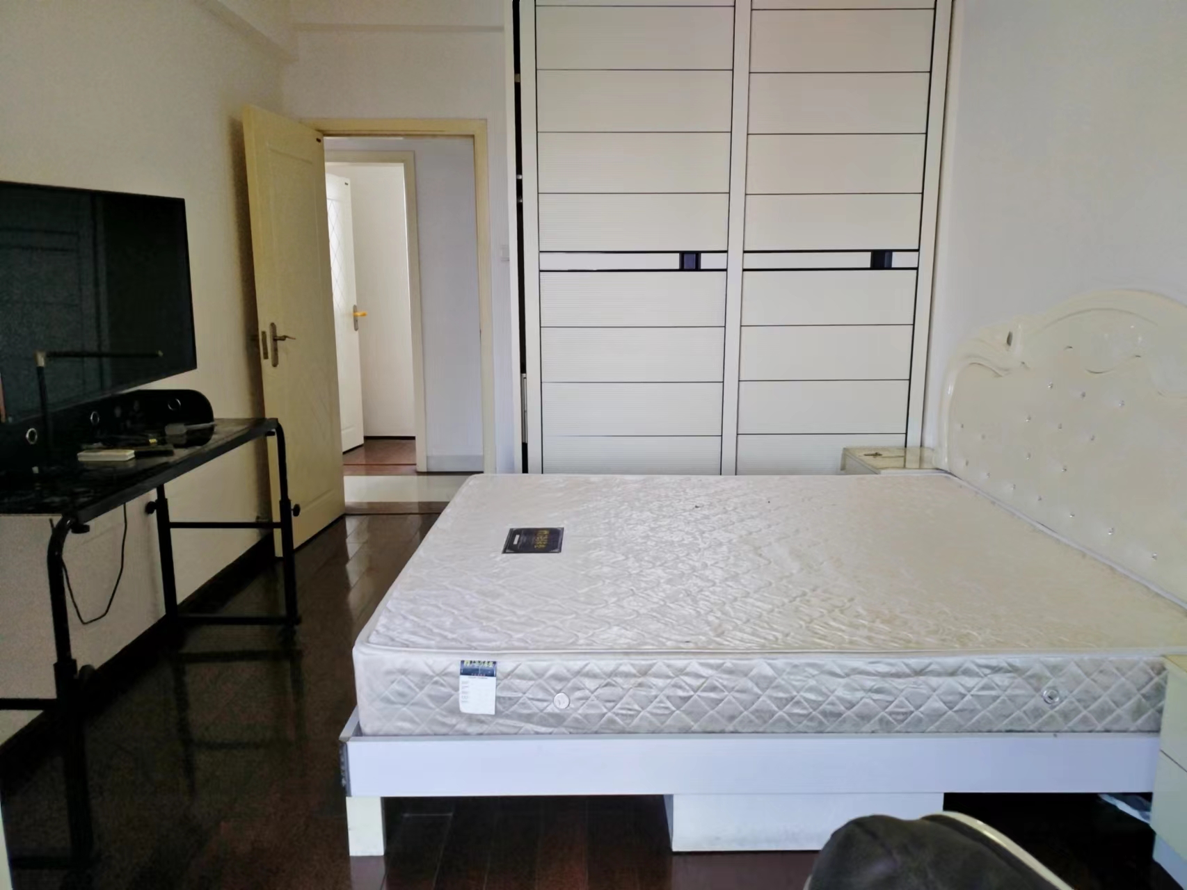 奥特莱斯  4室2厅2卫    58.8万 奥特莱斯  4室2厅2卫    58.8万客厅