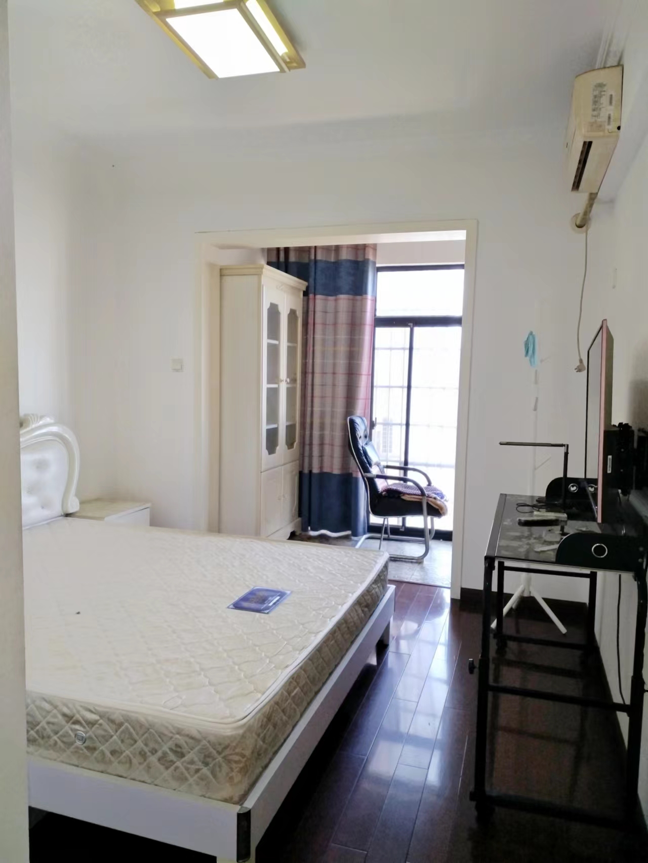 奥特莱斯  4室2厅2卫    58.8万 奥特莱斯  4室2厅2卫    58.8万客厅