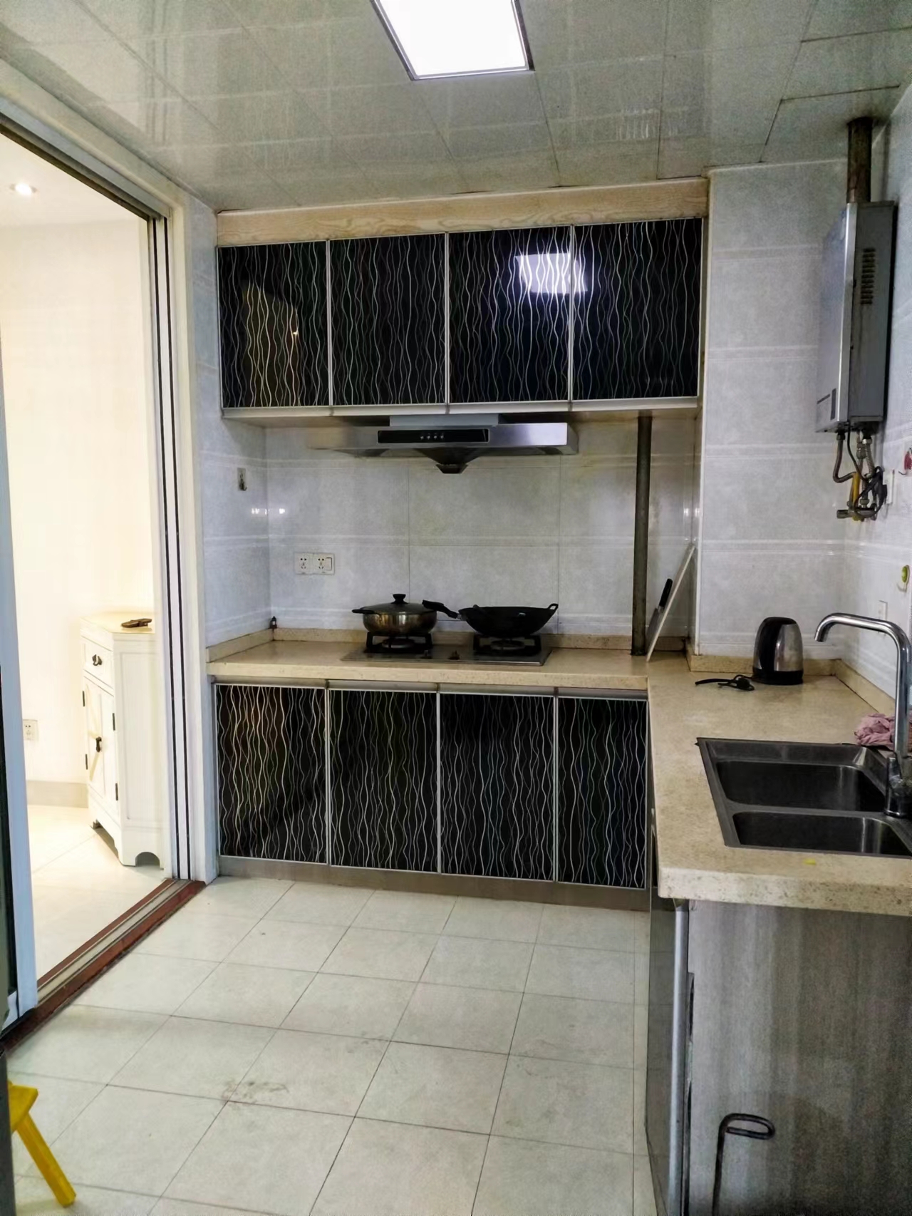 奥特莱斯  4室2厅2卫    58.8万 奥特莱斯  4室2厅2卫    58.8万客厅