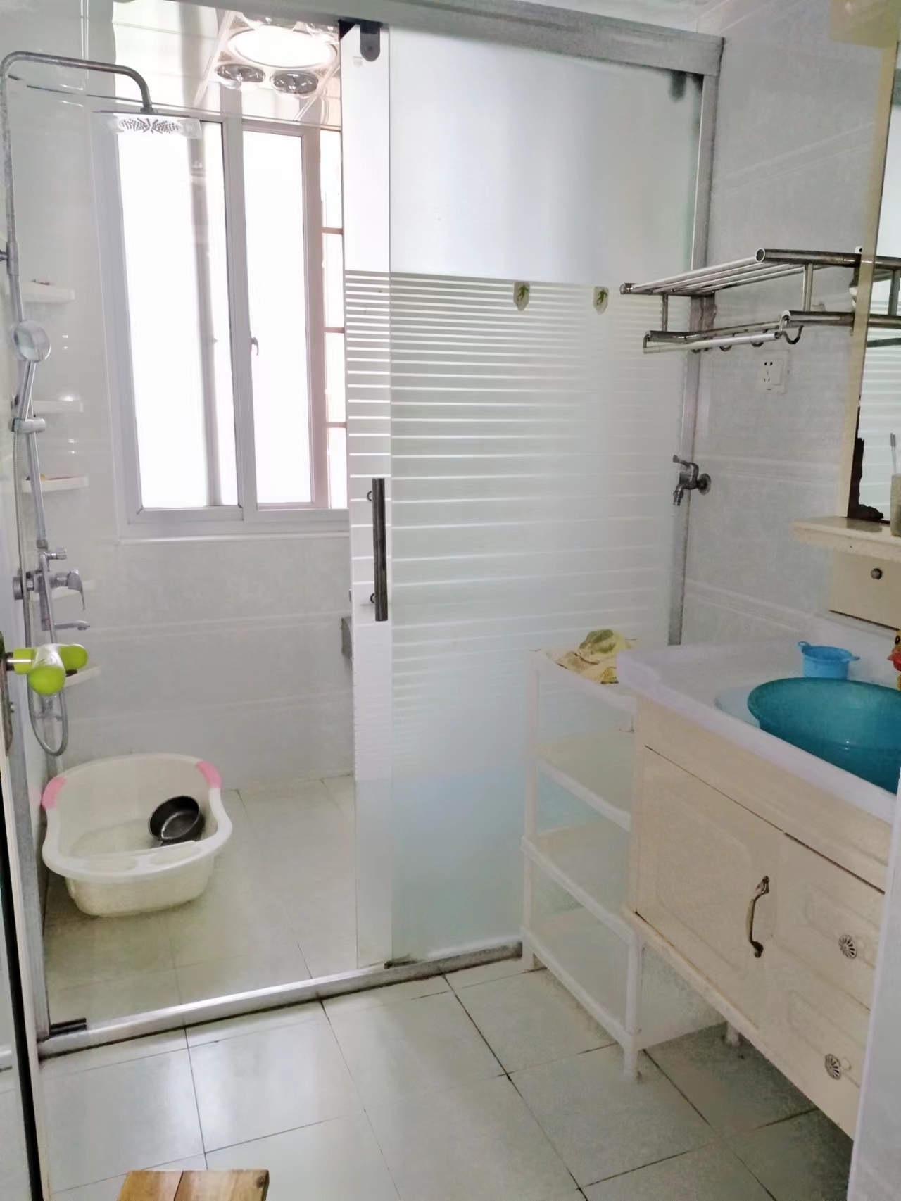 奥特莱斯  4室2厅2卫    58.8万 奥特莱斯  4室2厅2卫    58.8万客厅