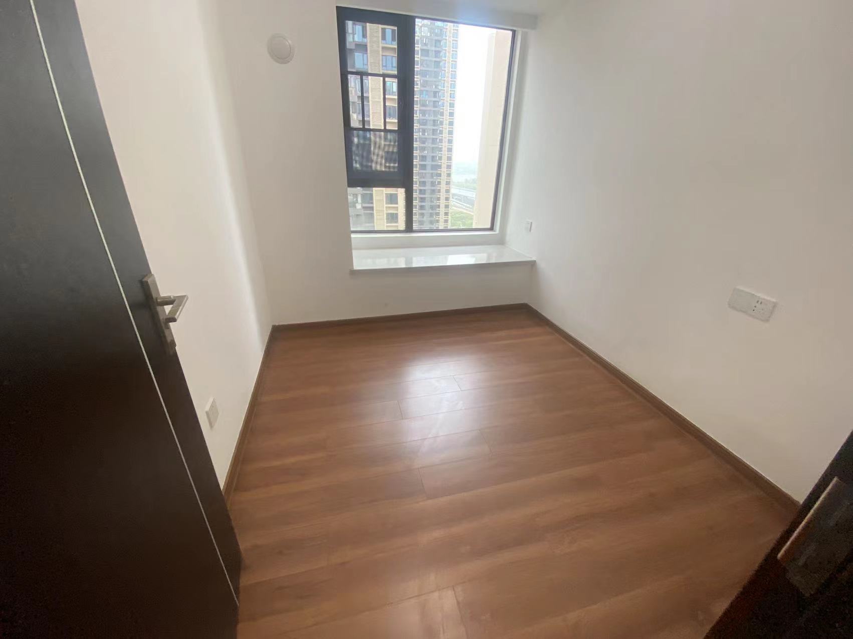 蓝溪谷  4室2厅2卫    90.0万 蓝溪谷  4室2厅2卫    90.0万室内图