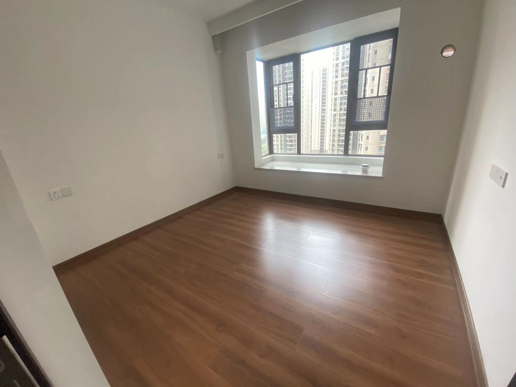 蓝溪谷  4室2厅2卫    90.0万 蓝溪谷  4室2厅2卫    90.0万室内图