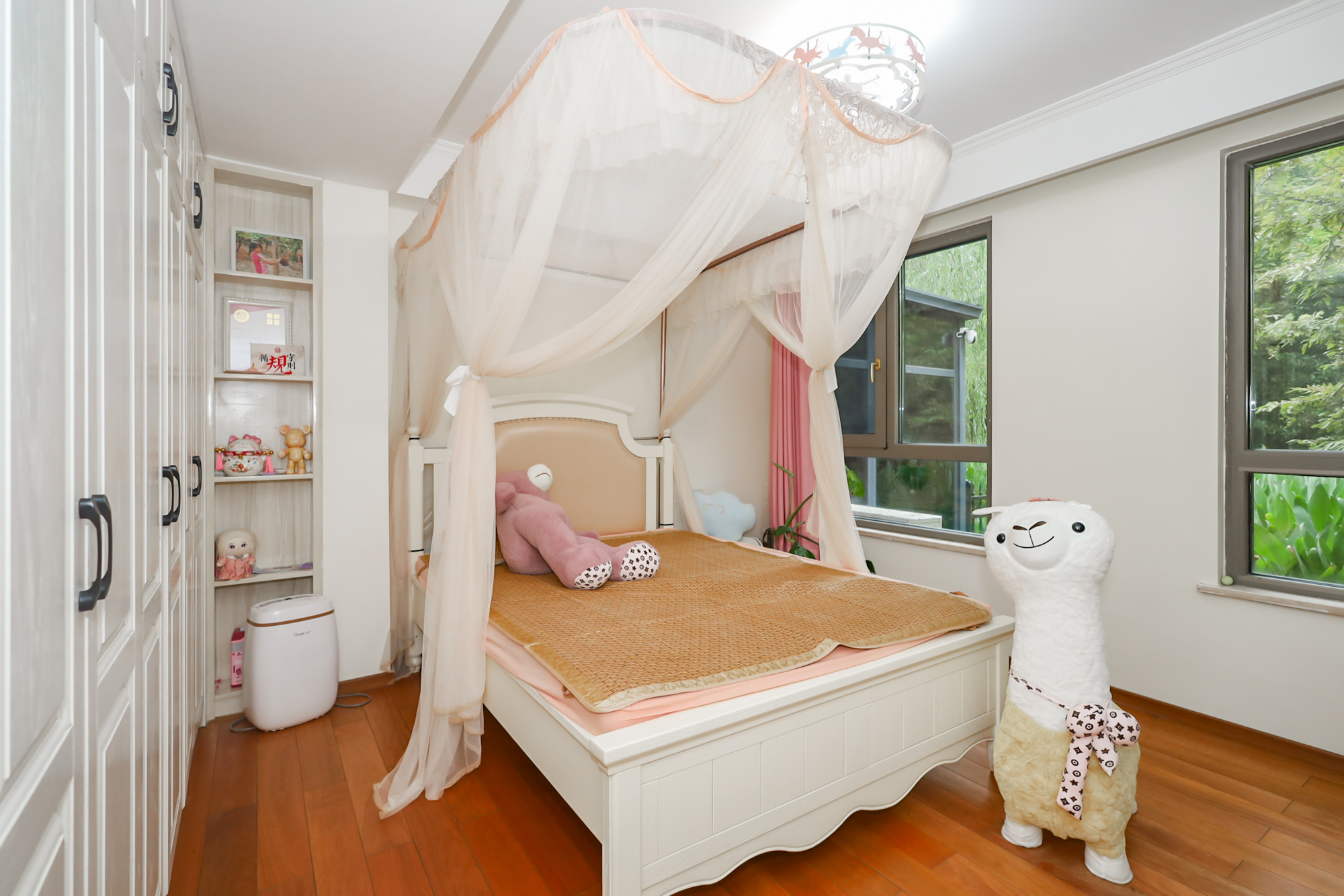 天麓尚层  5室2厅2卫    278.0万卧室