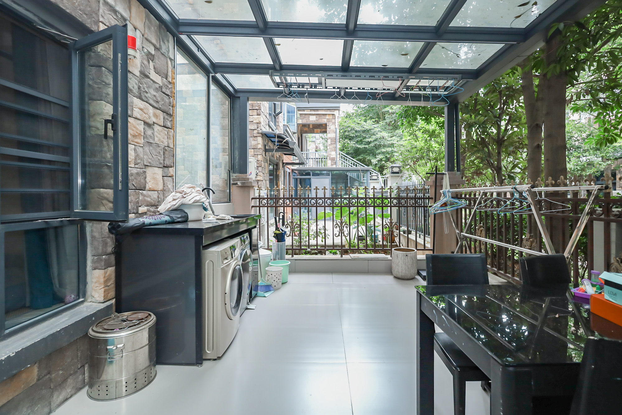 天麓尚层  5室2厅2卫    278.0万阳台