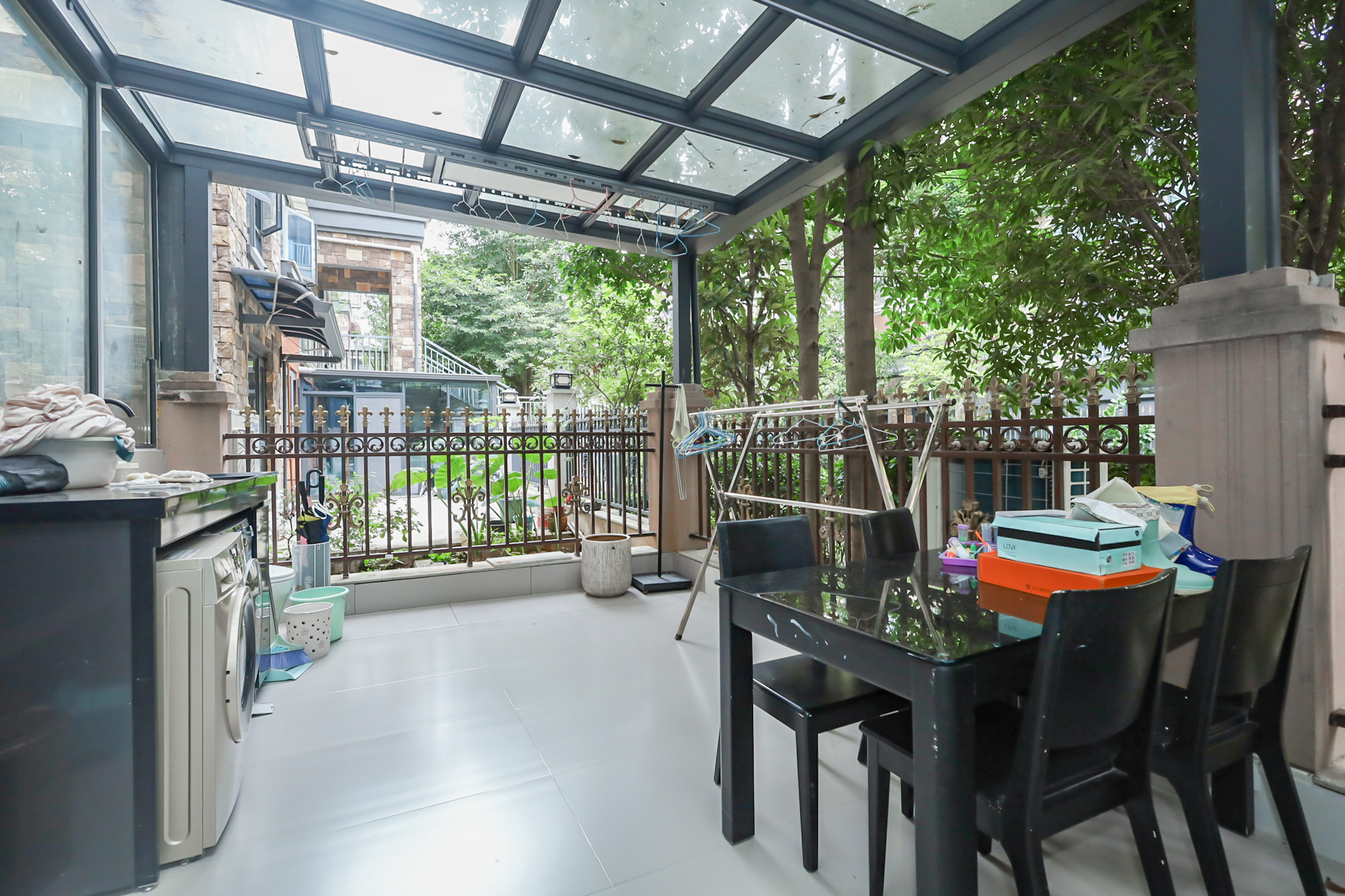 天麓尚层  5室2厅2卫    278.0万阳台