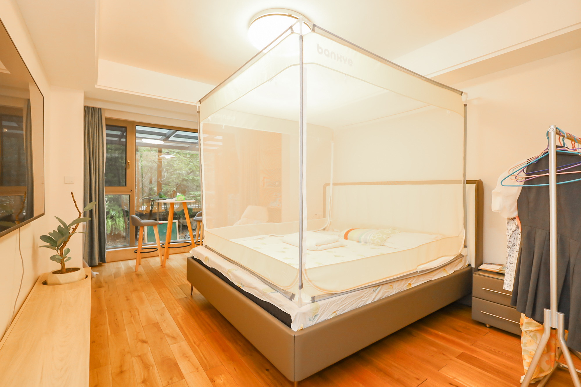 天麓尚层  5室2厅2卫    278.0万卧室