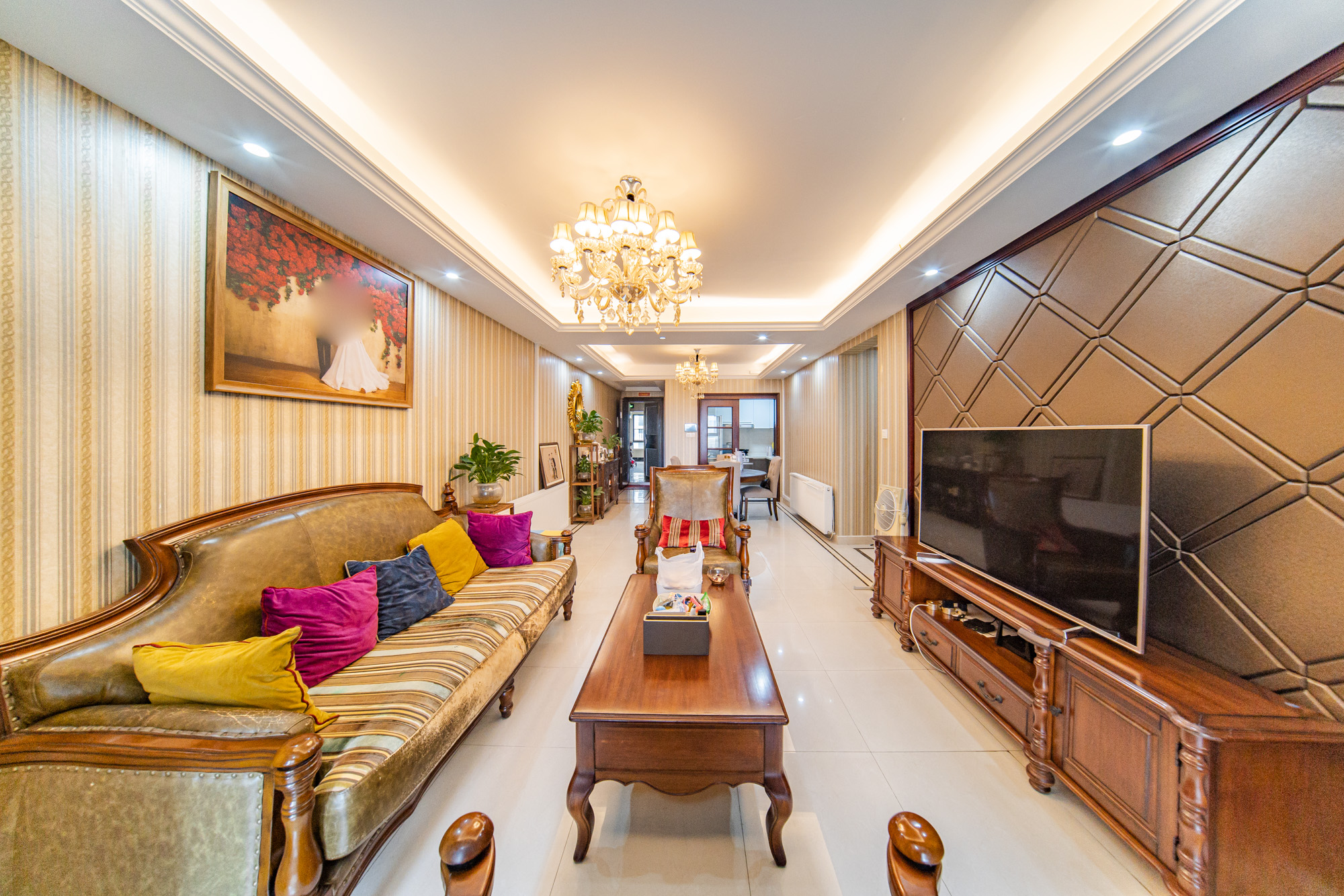 中海国际三期  3室2厅2卫    116.0万客厅