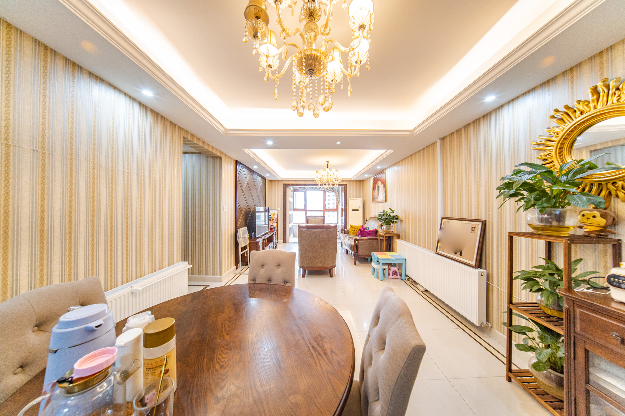 中海国际三期  3室2厅2卫    116.0万客厅