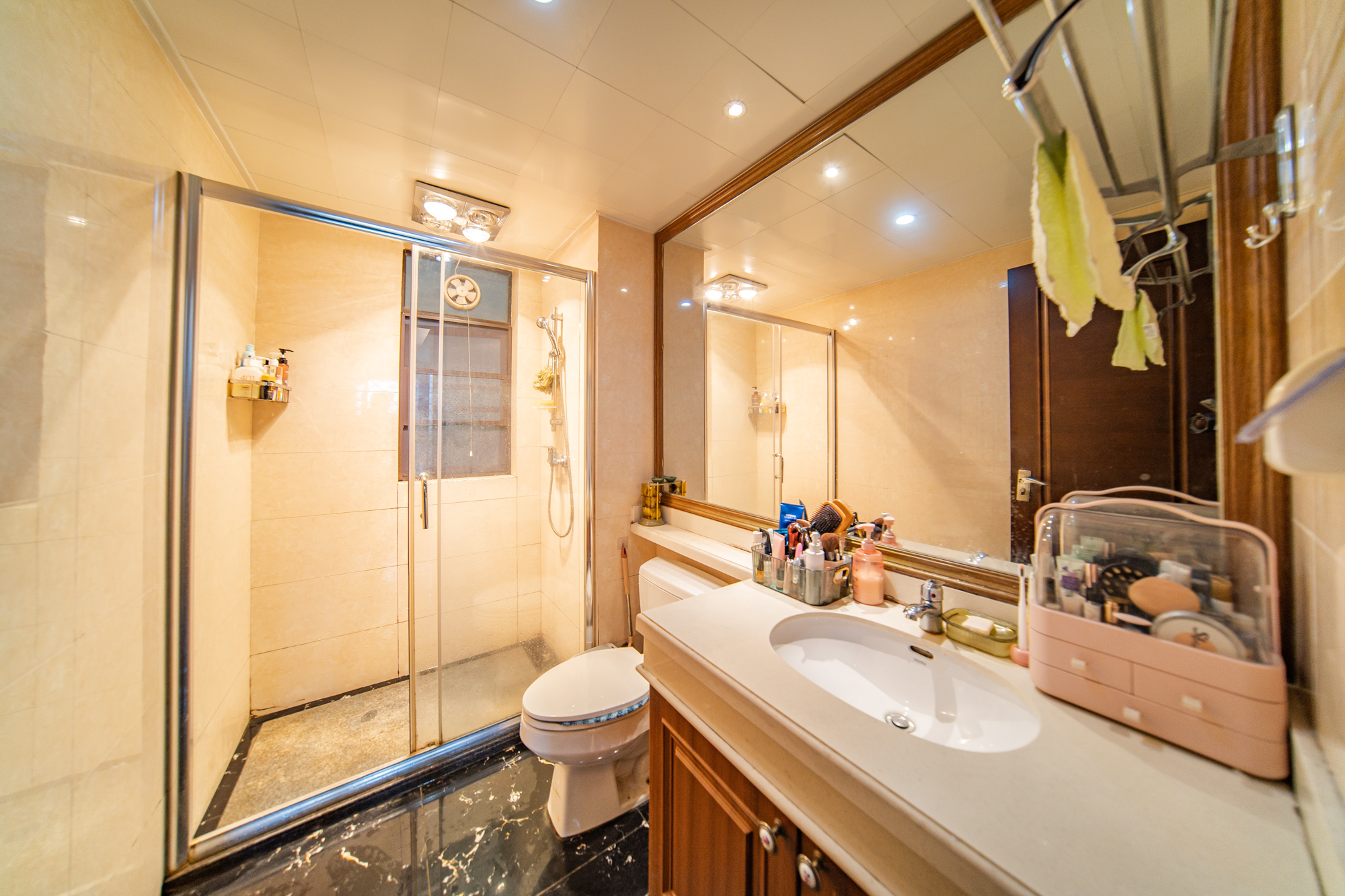 中海国际三期  3室2厅2卫    116.0万卫生间