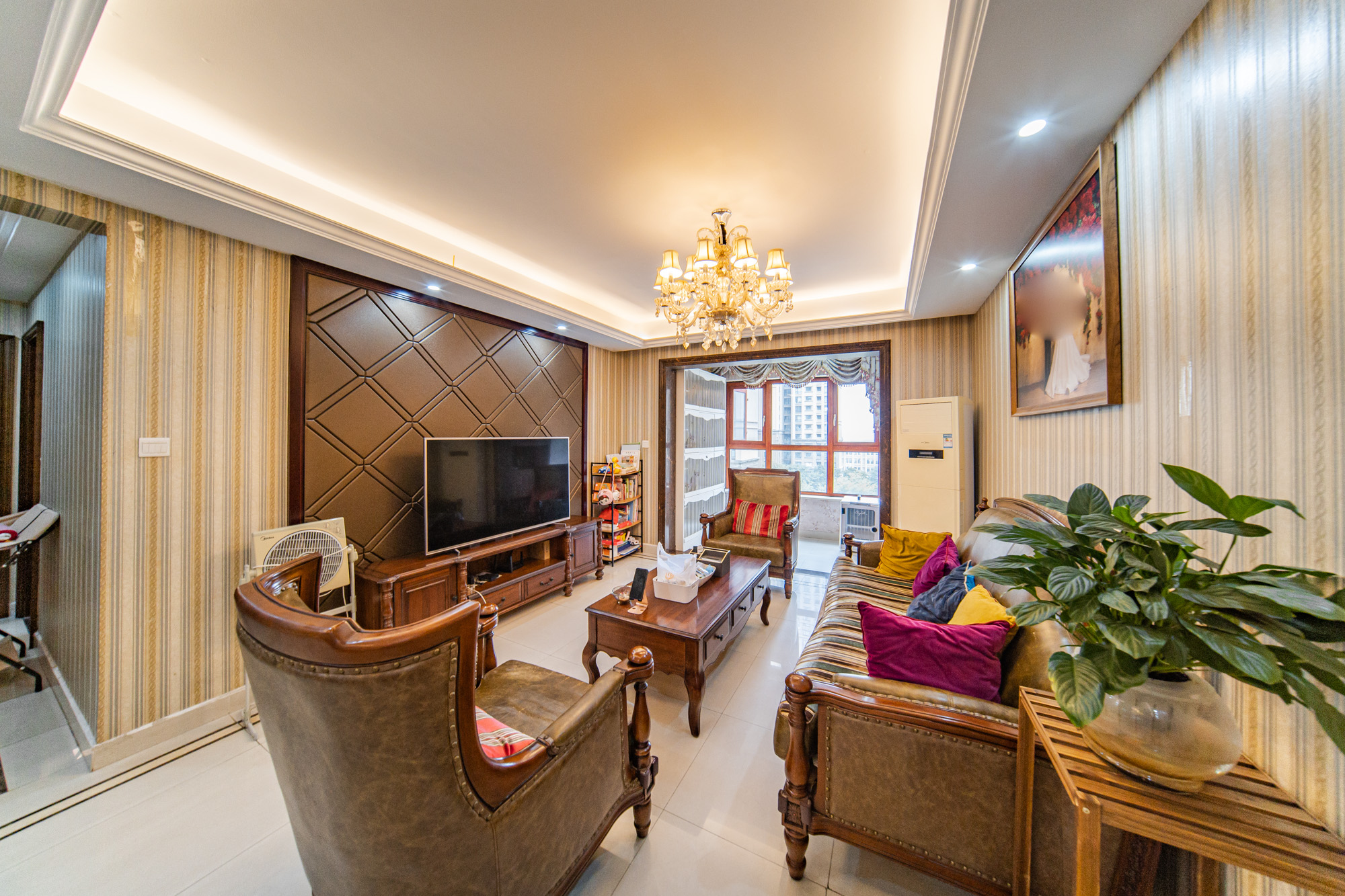 中海国际三期  3室2厅2卫    116.0万客厅