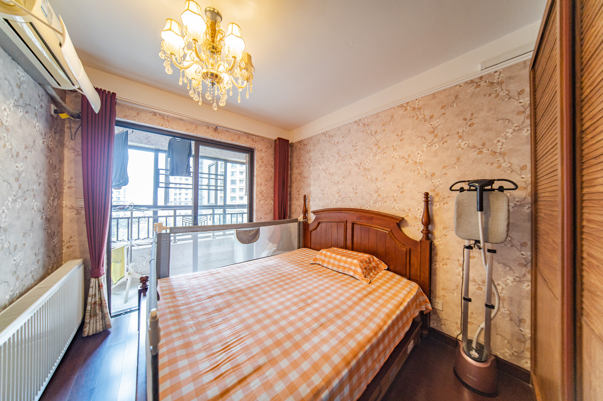 中海国际三期  3室2厅2卫    116.0万卧室