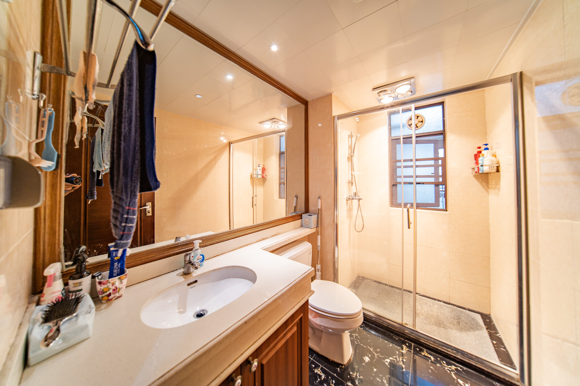 中海国际三期  3室2厅2卫    116.0万卫生间