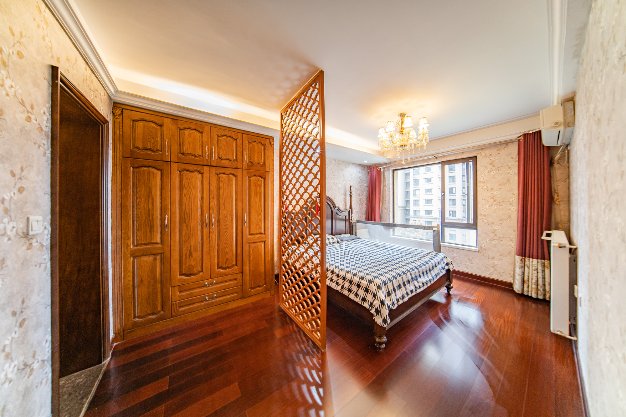 中海国际三期  3室2厅2卫    116.0万卧室