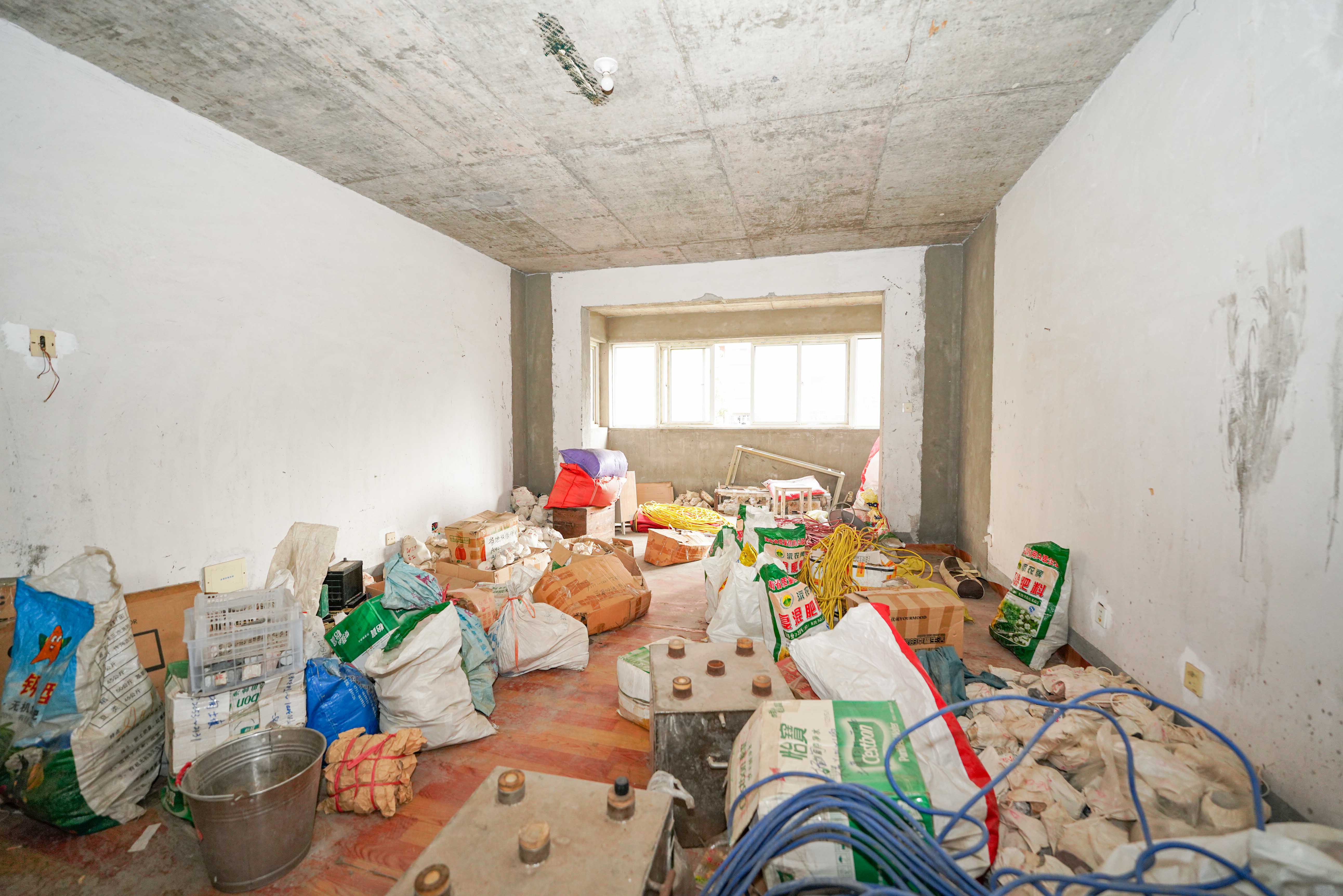 磊鑫嘉苑（地质局单位房）  4室2厅2卫   109.00万