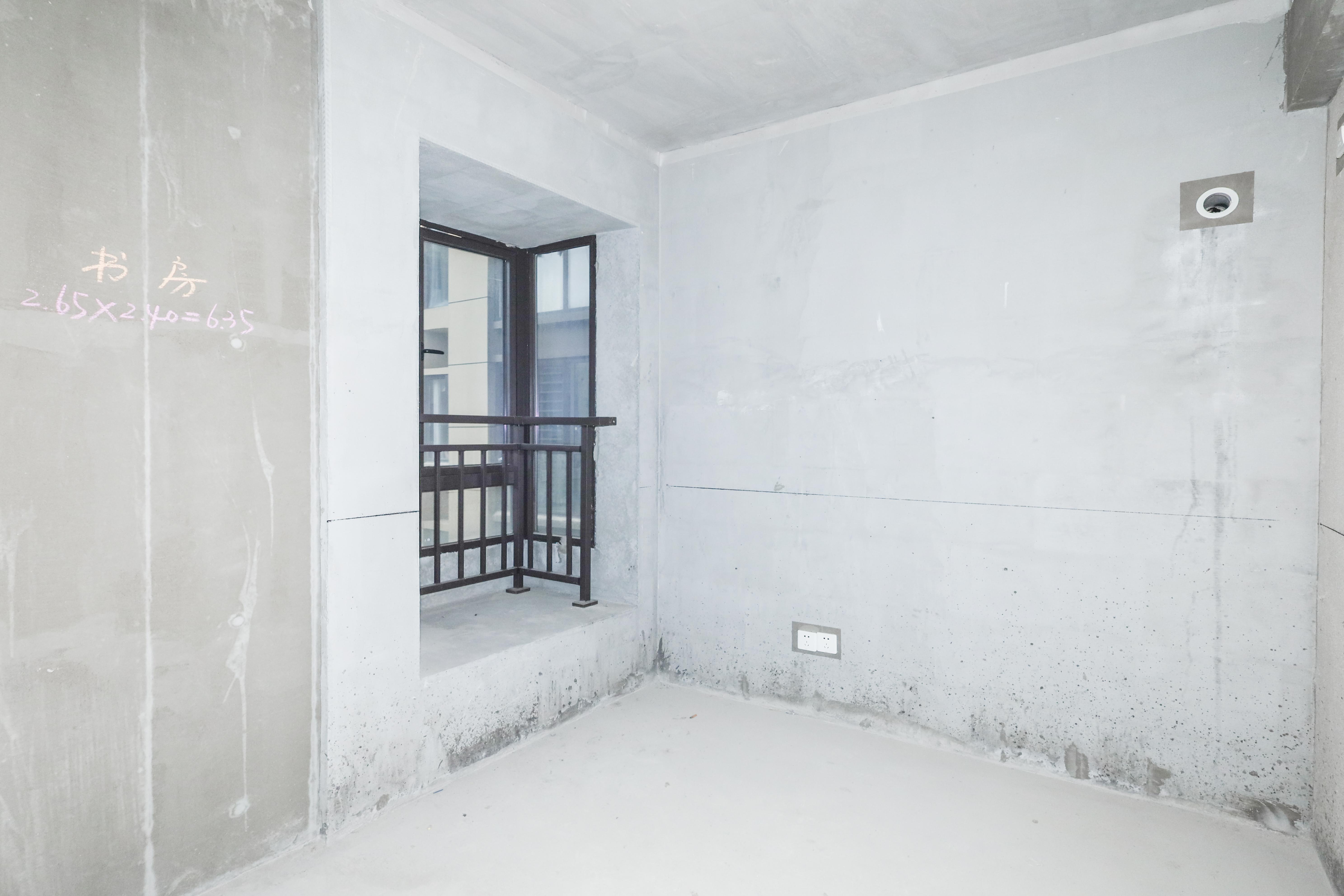 中国铁建梅溪青秀三期  3室2厅2卫   160.00万卧室