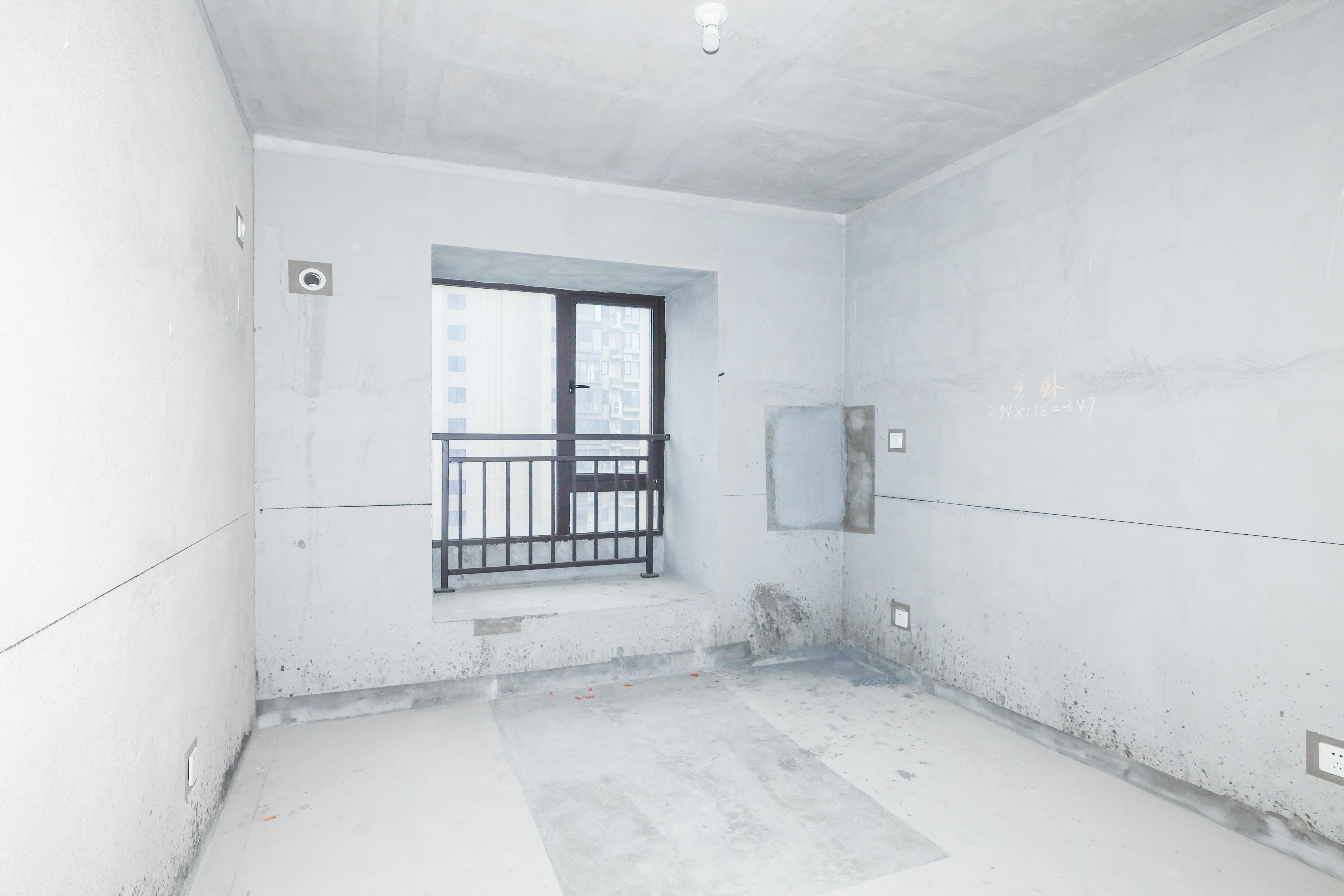 中国铁建梅溪青秀三期  3室2厅2卫   160.00万卧室