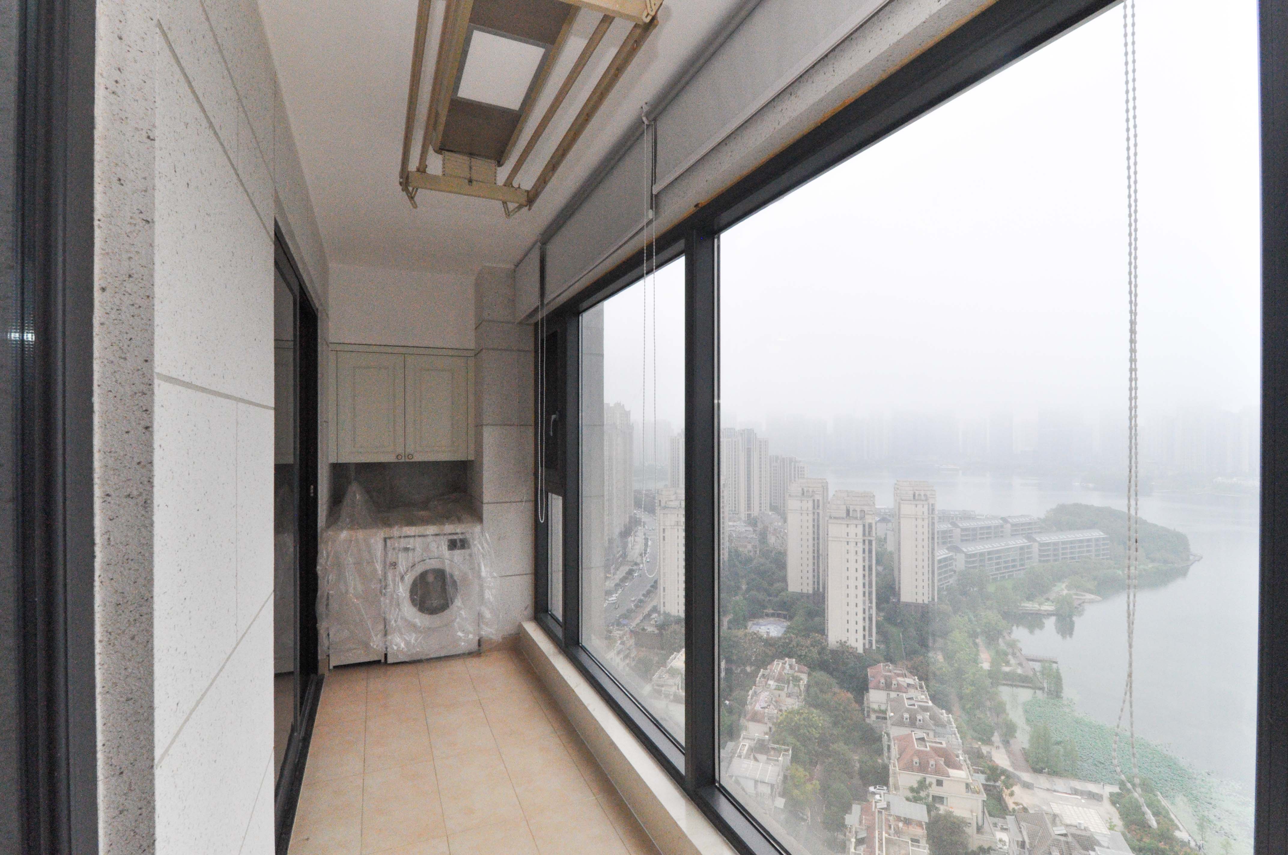 中海梅溪湖壹号  3室2厅2卫    252.0万其他