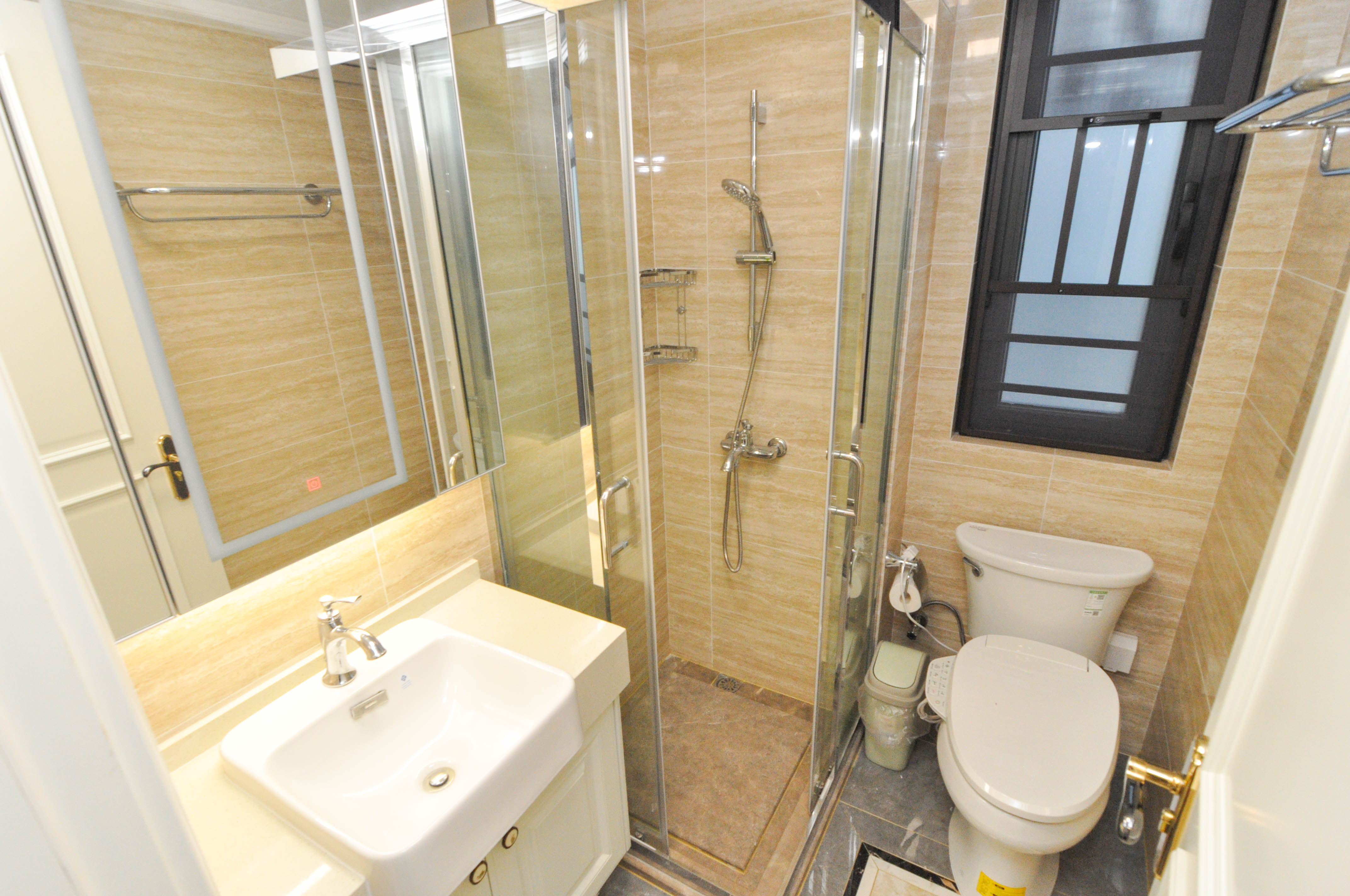 中海梅溪湖壹号  3室2厅2卫    252.0万卫生间