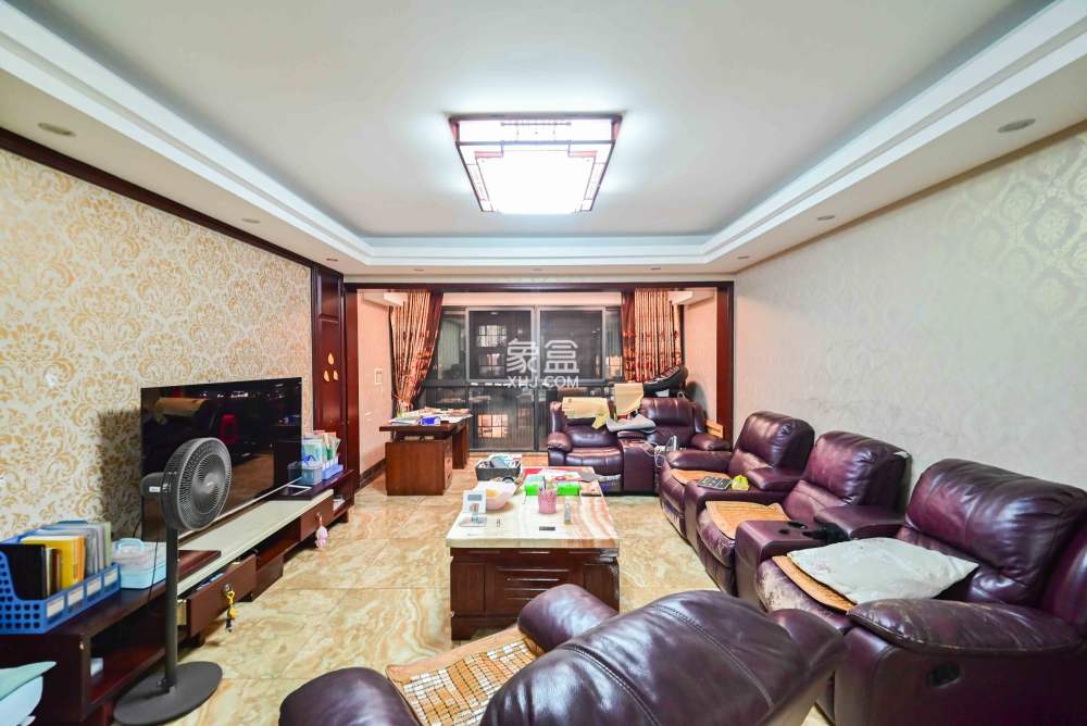 融科东南海  4室2厅2卫   252.00万