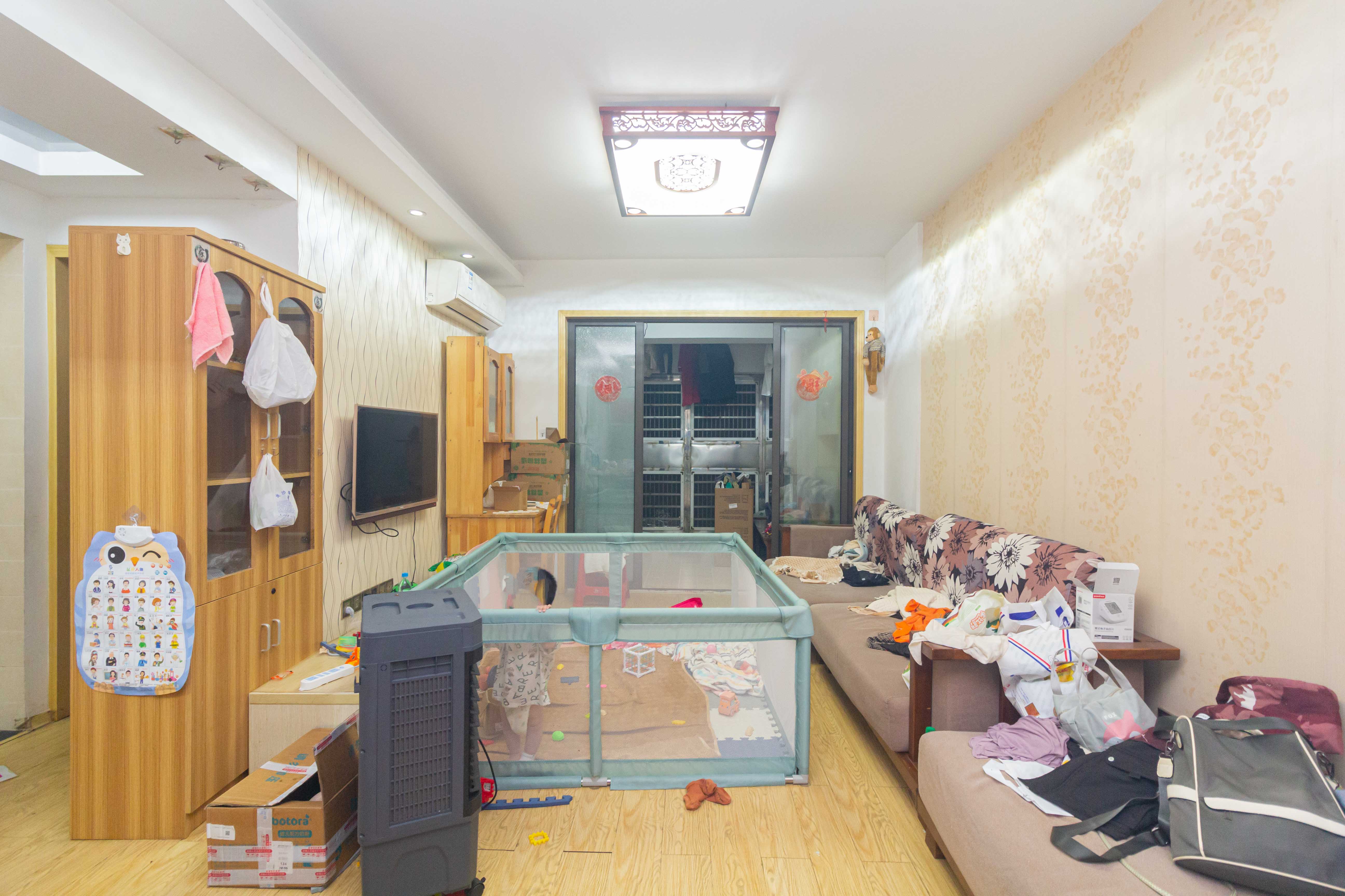 旭辉华庭 2室2厅1卫 50.8万 旭辉华庭 2室2厅1卫 50.8万客厅