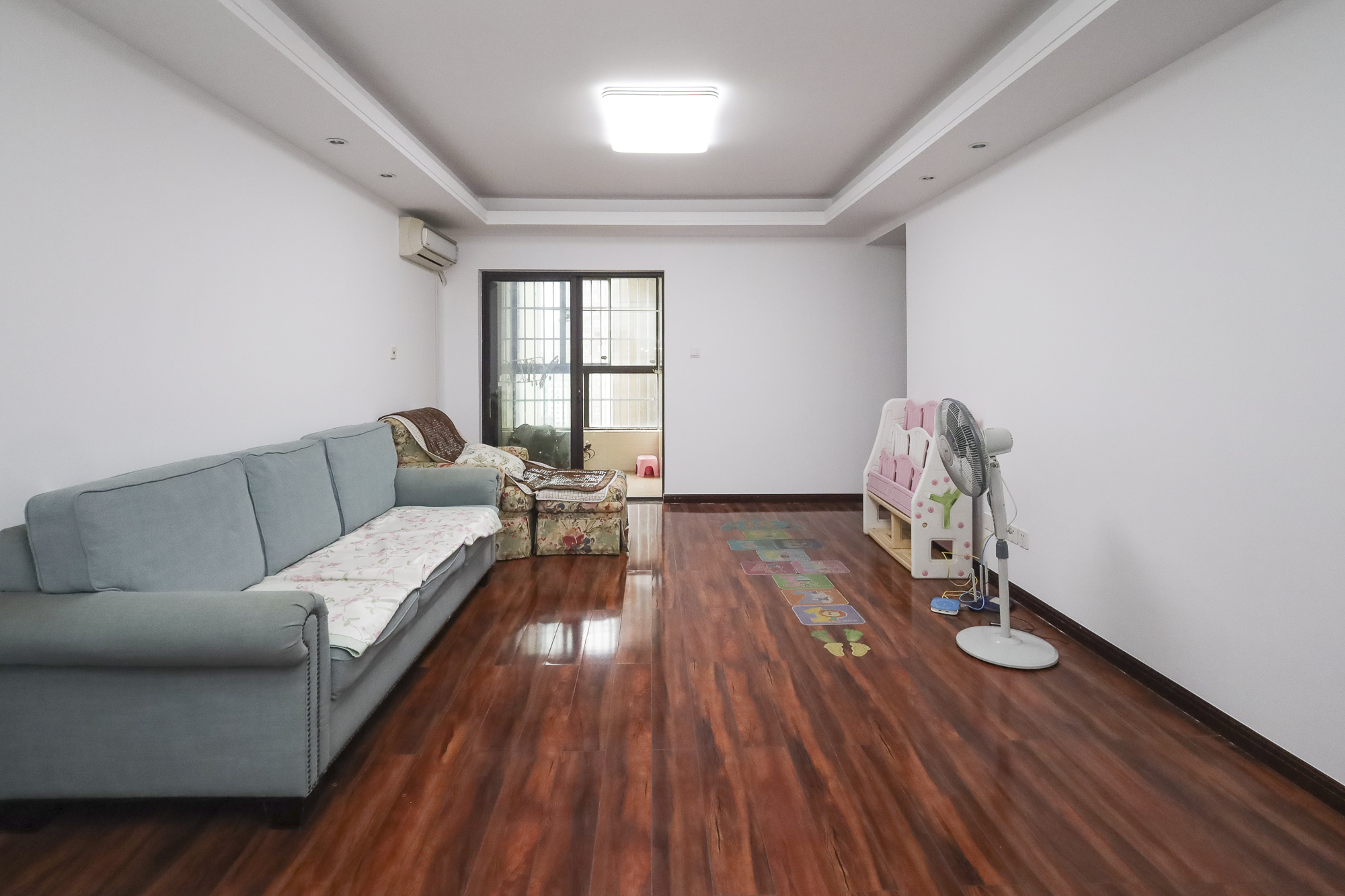 绿地中央广场  3室2厅1卫    89.0万 绿地中央广场  3室2厅1卫    89.0万