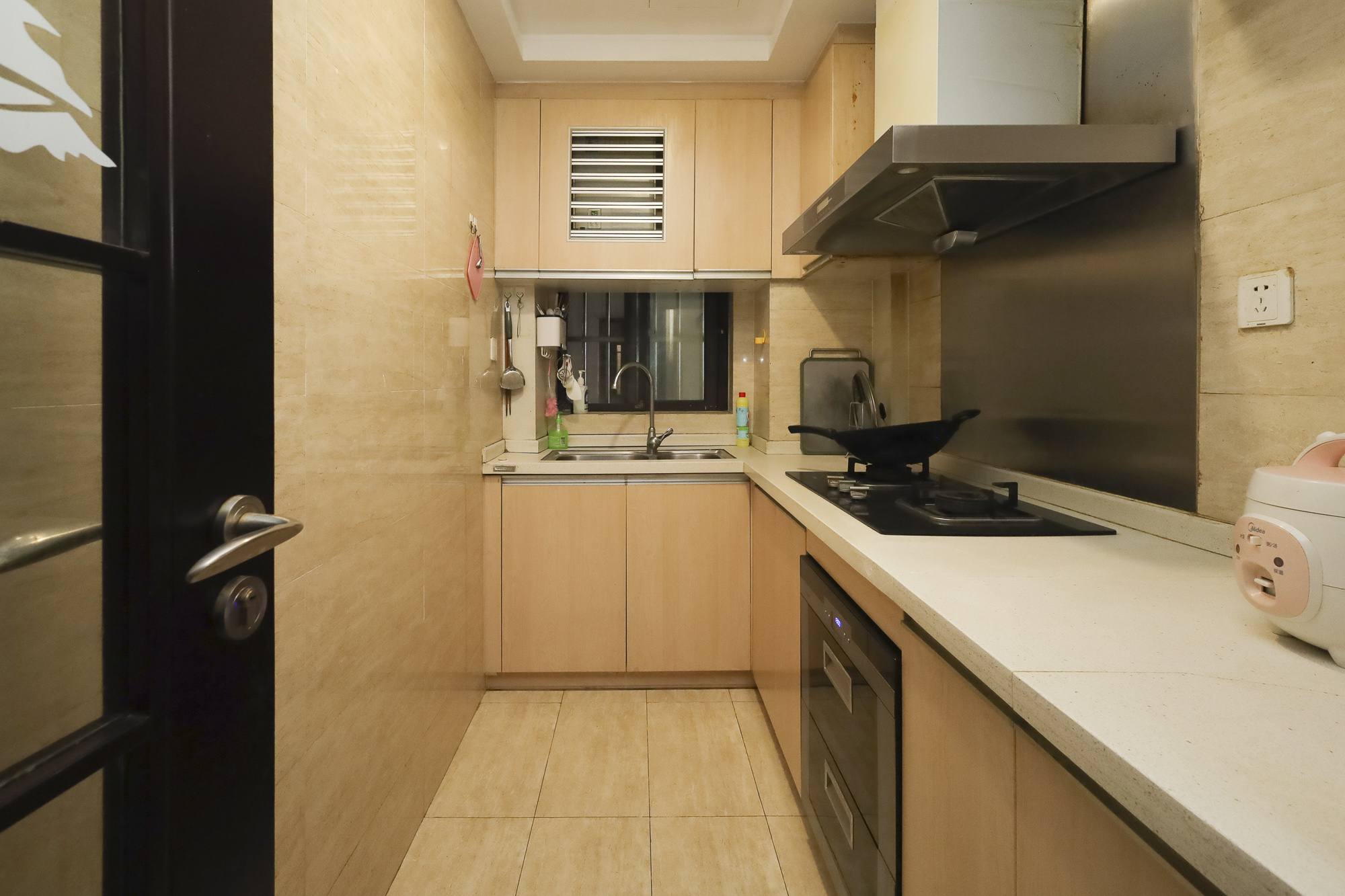 绿地中央广场  3室2厅1卫    88.0万 绿地中央广场  3室2厅1卫    88.0万厨房