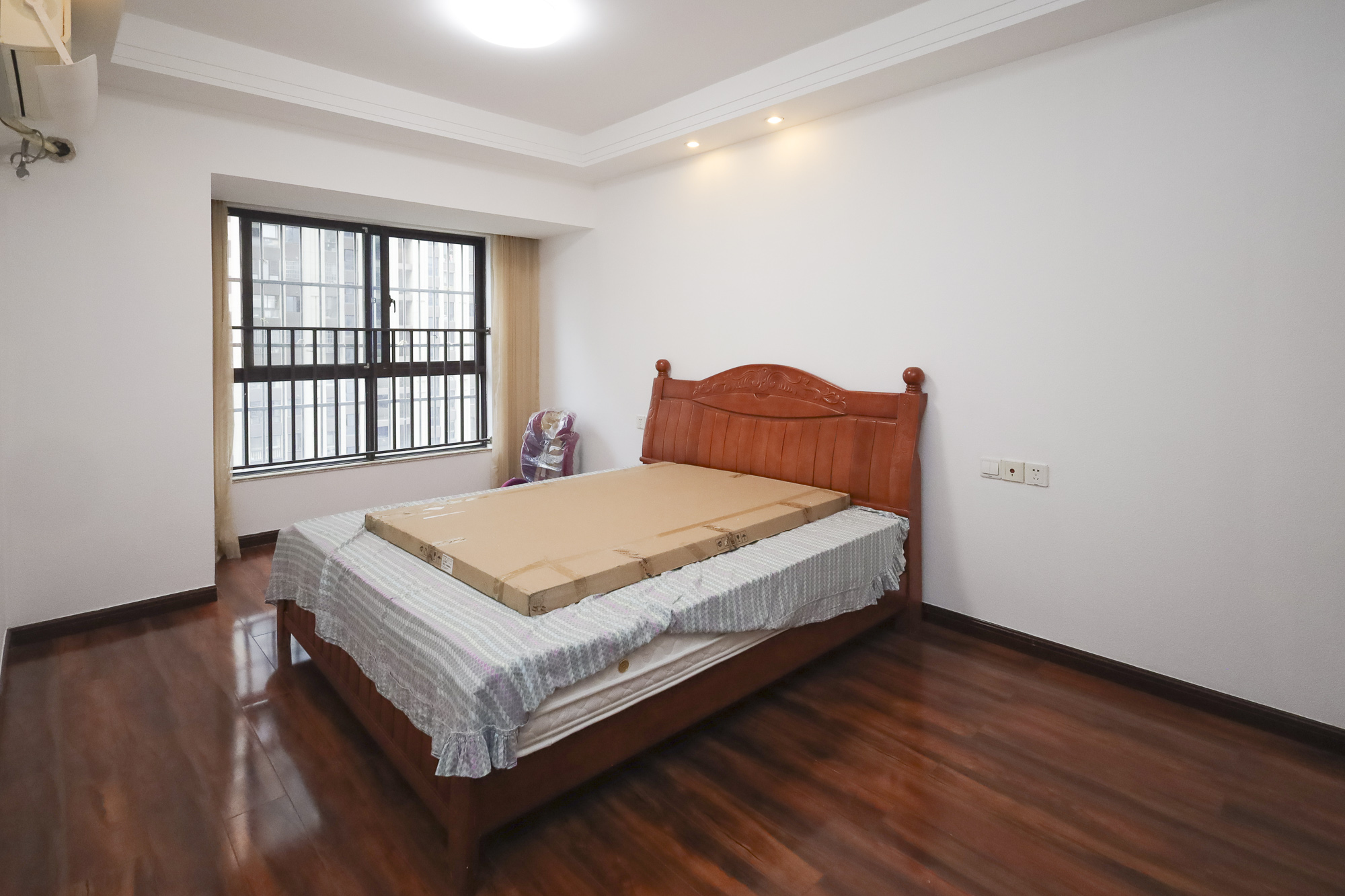 绿地中央广场  3室2厅1卫    88.0万 绿地中央广场  3室2厅1卫    88.0万卧室