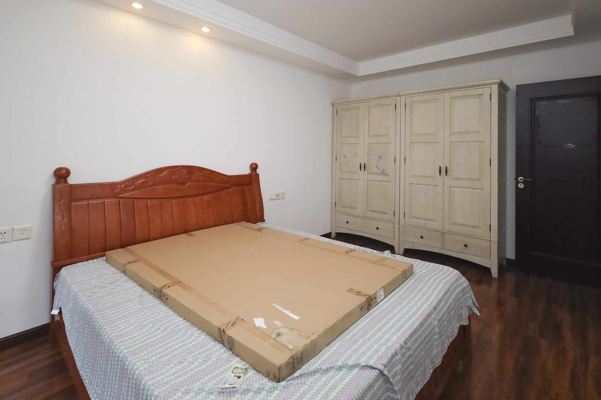 绿地中央广场  3室2厅1卫    88.0万 绿地中央广场  3室2厅1卫    88.0万卧室