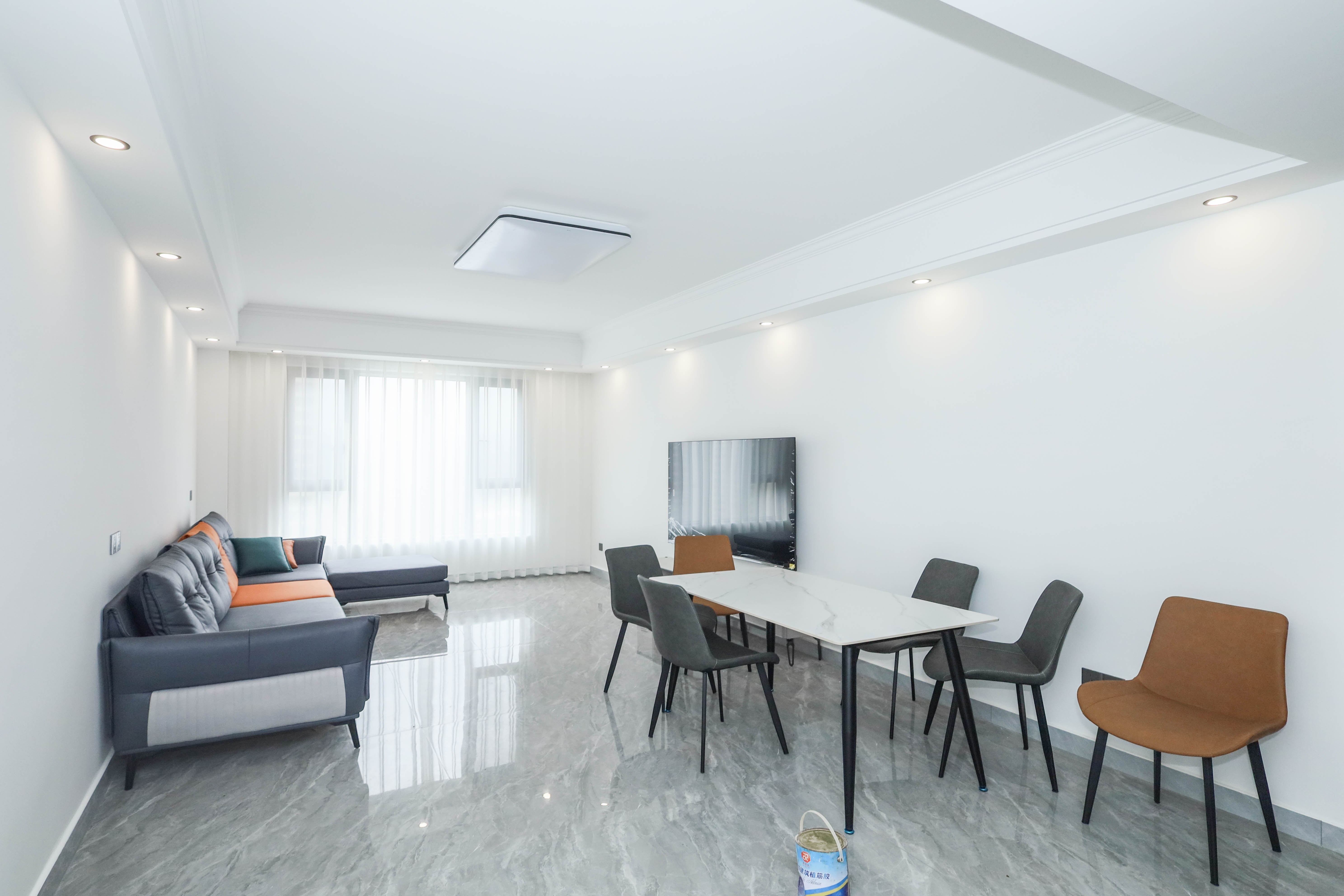 建发央著  4室2厅2卫   279.00万客厅