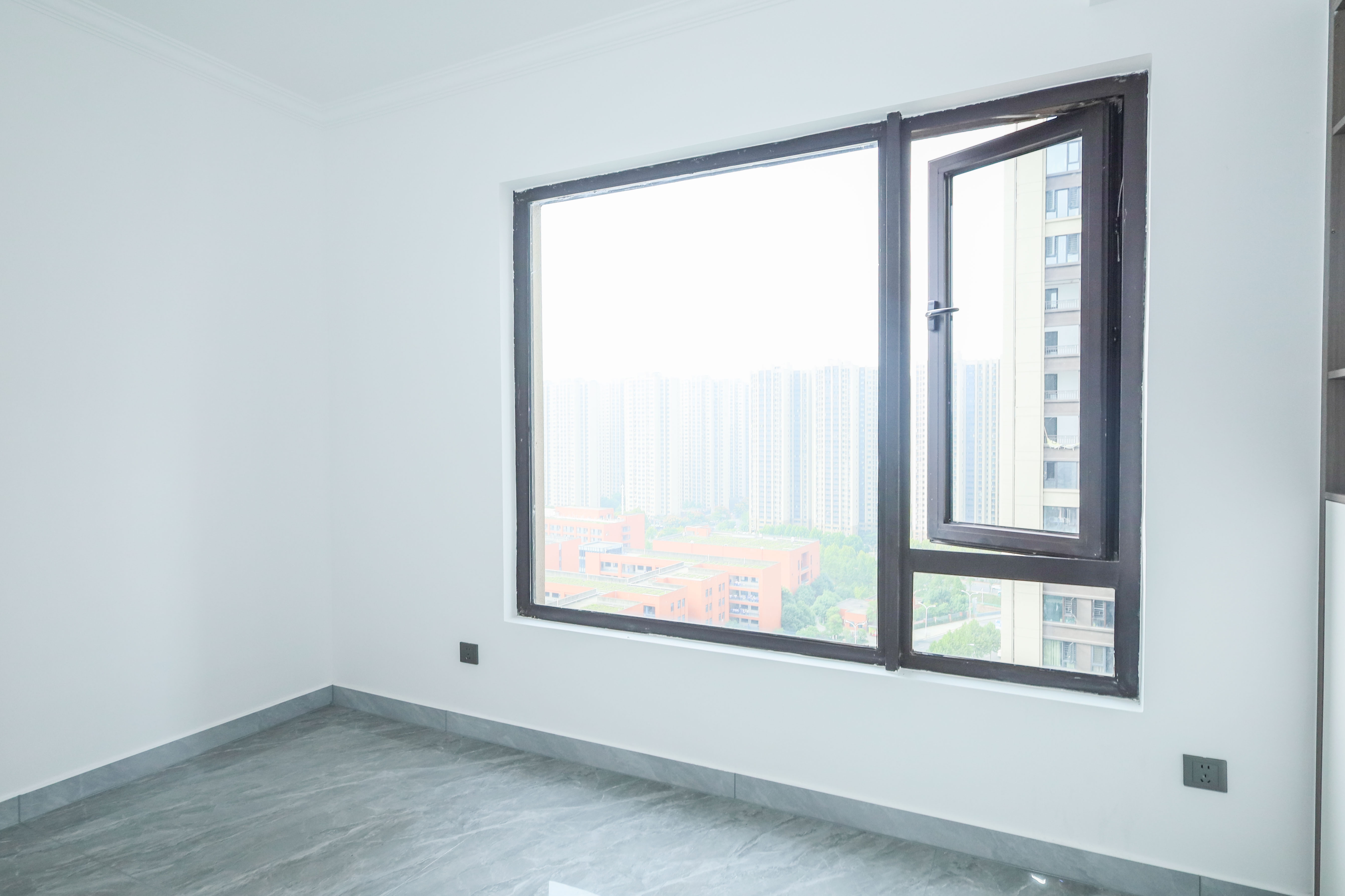 建发央著  4室2厅2卫   279.00万卧室