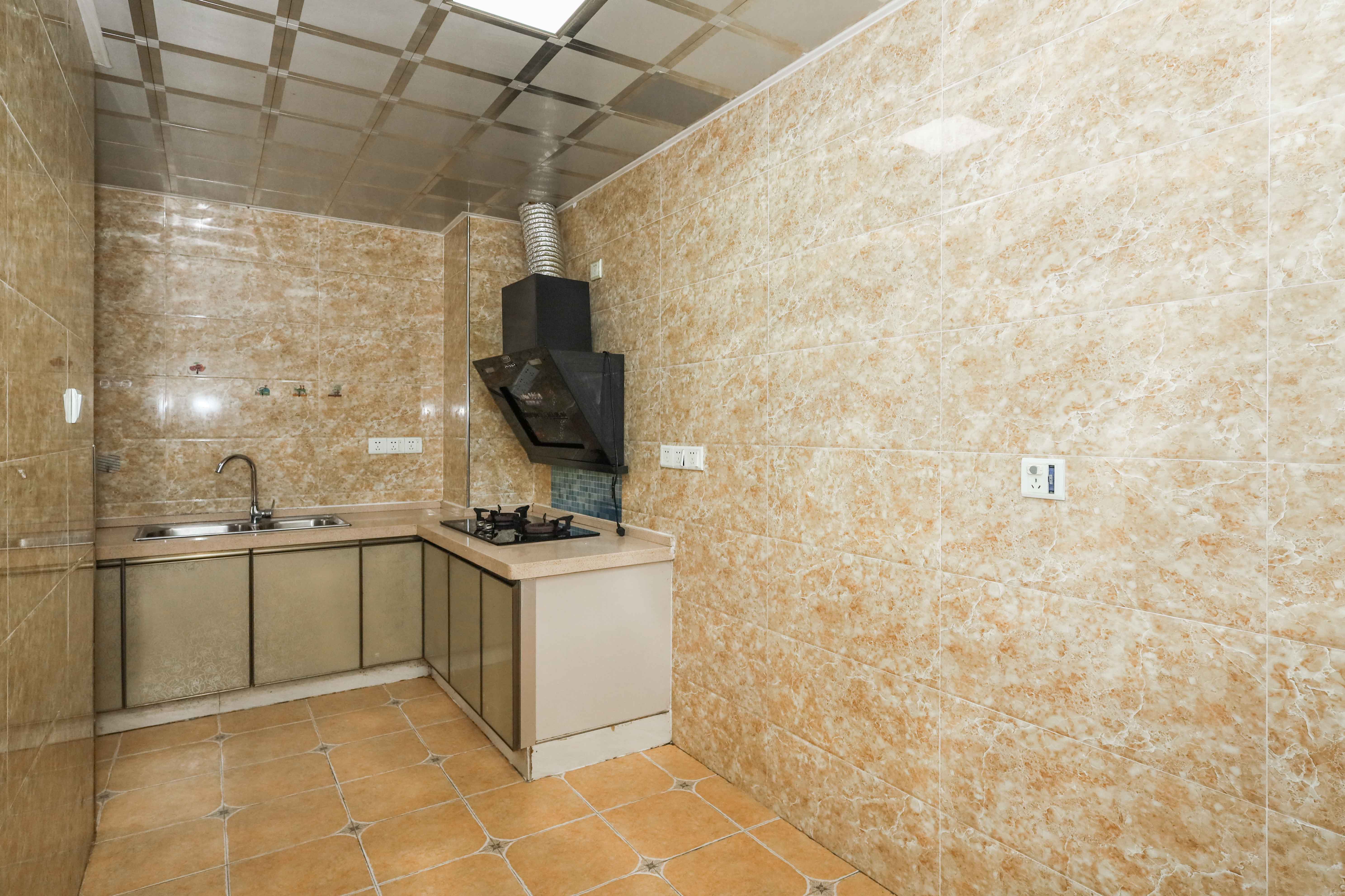 保利麓谷林语B区 4室2厅2卫 118.0万 保利麓谷林语B区 4室2厅2卫 118.0万厨房