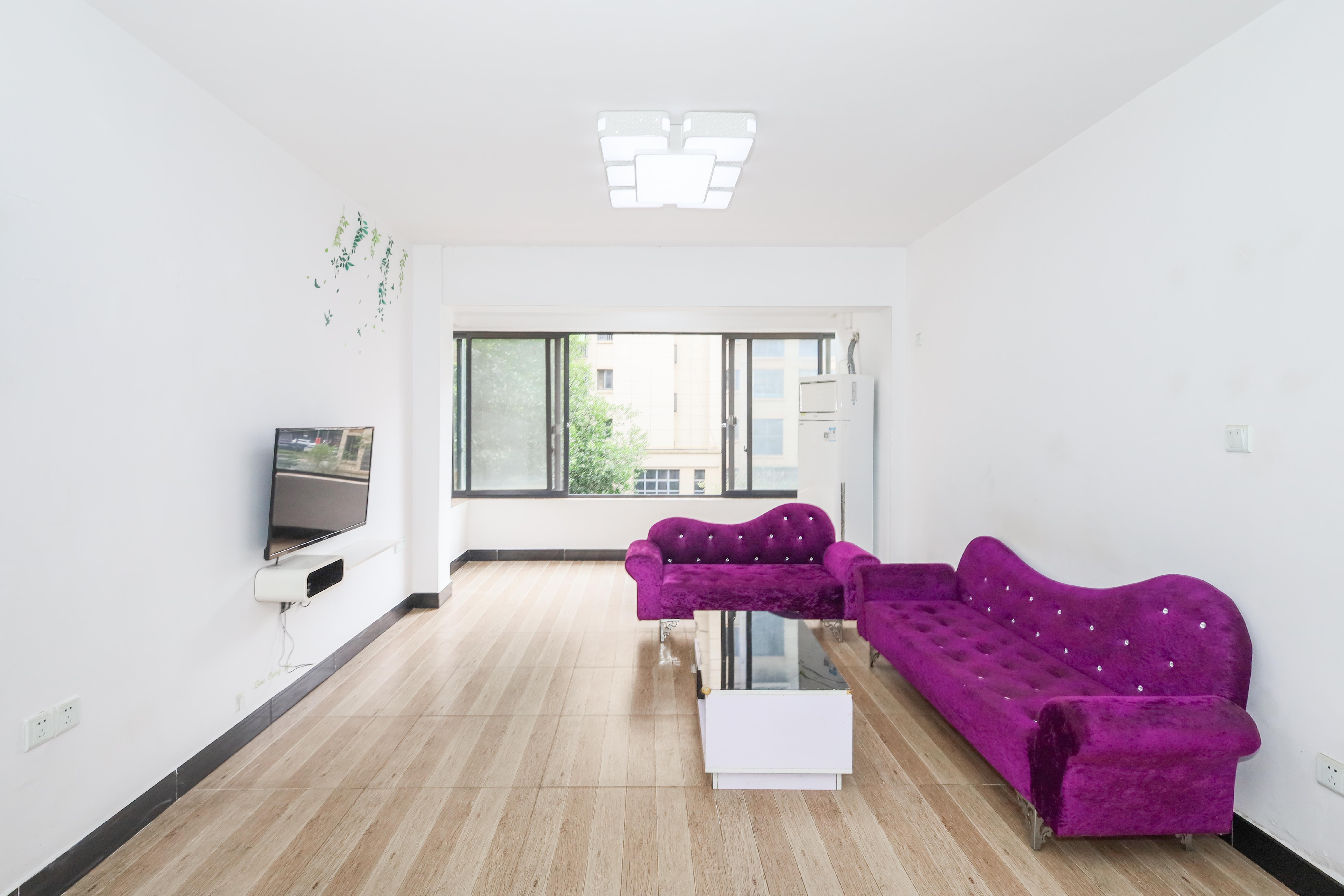 保利麓谷林语B区 4室2厅2卫 118.0万 保利麓谷林语B区 4室2厅2卫 118.0万客厅