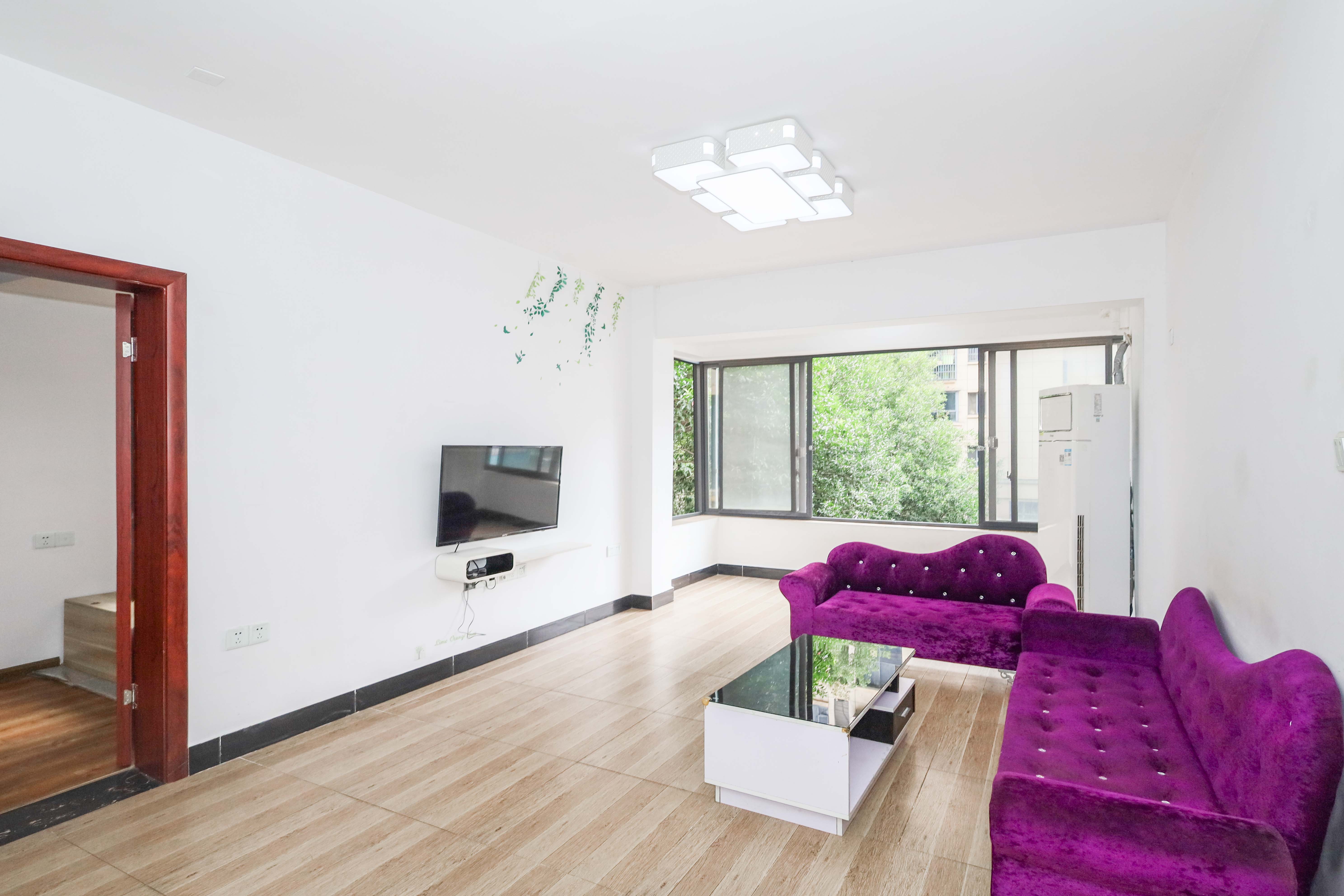 保利麓谷林语B区 4室2厅2卫 118.0万 保利麓谷林语B区 4室2厅2卫 118.0万客厅