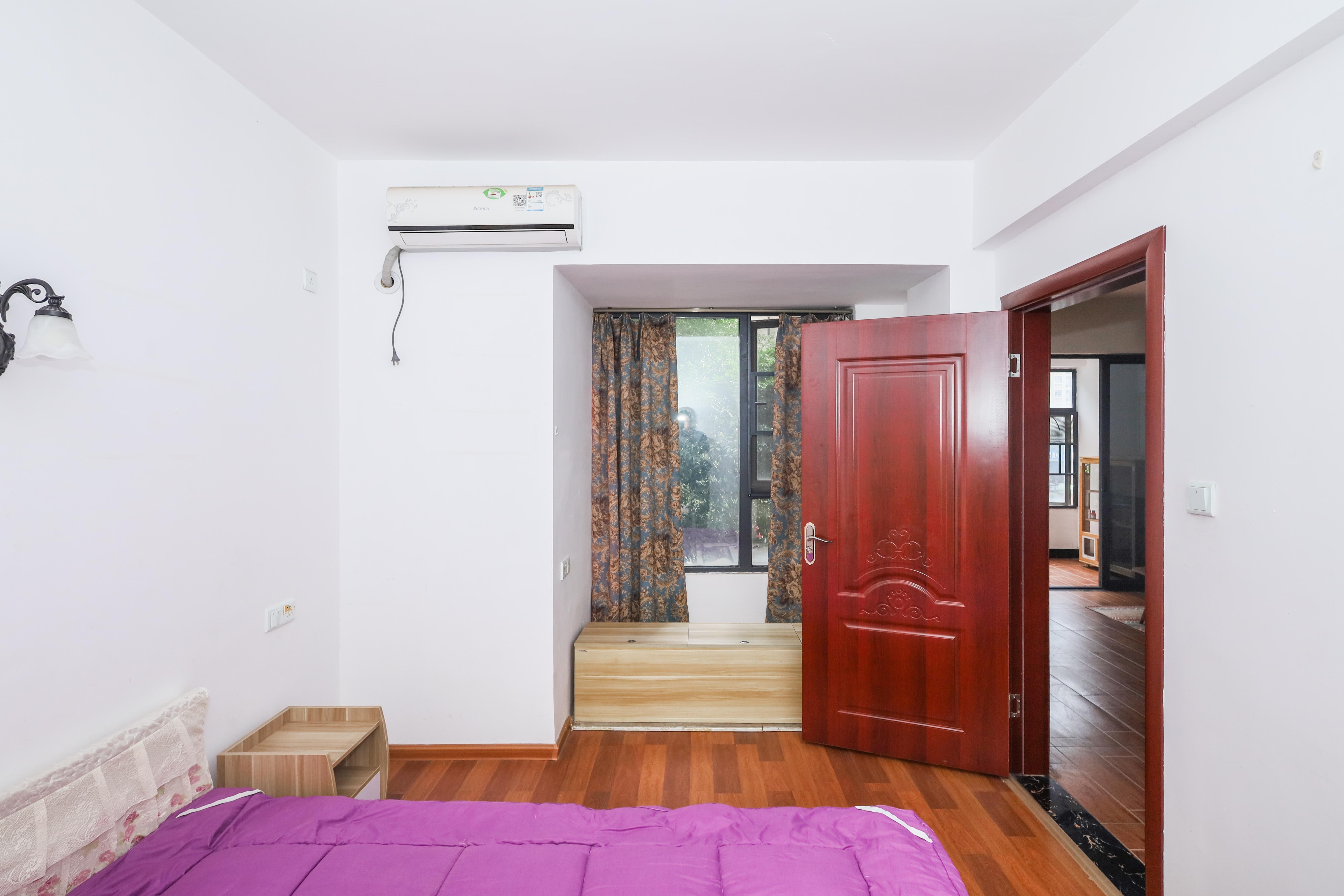 保利麓谷林语B区 4室2厅2卫 118.0万 保利麓谷林语B区 4室2厅2卫 118.0万卧室