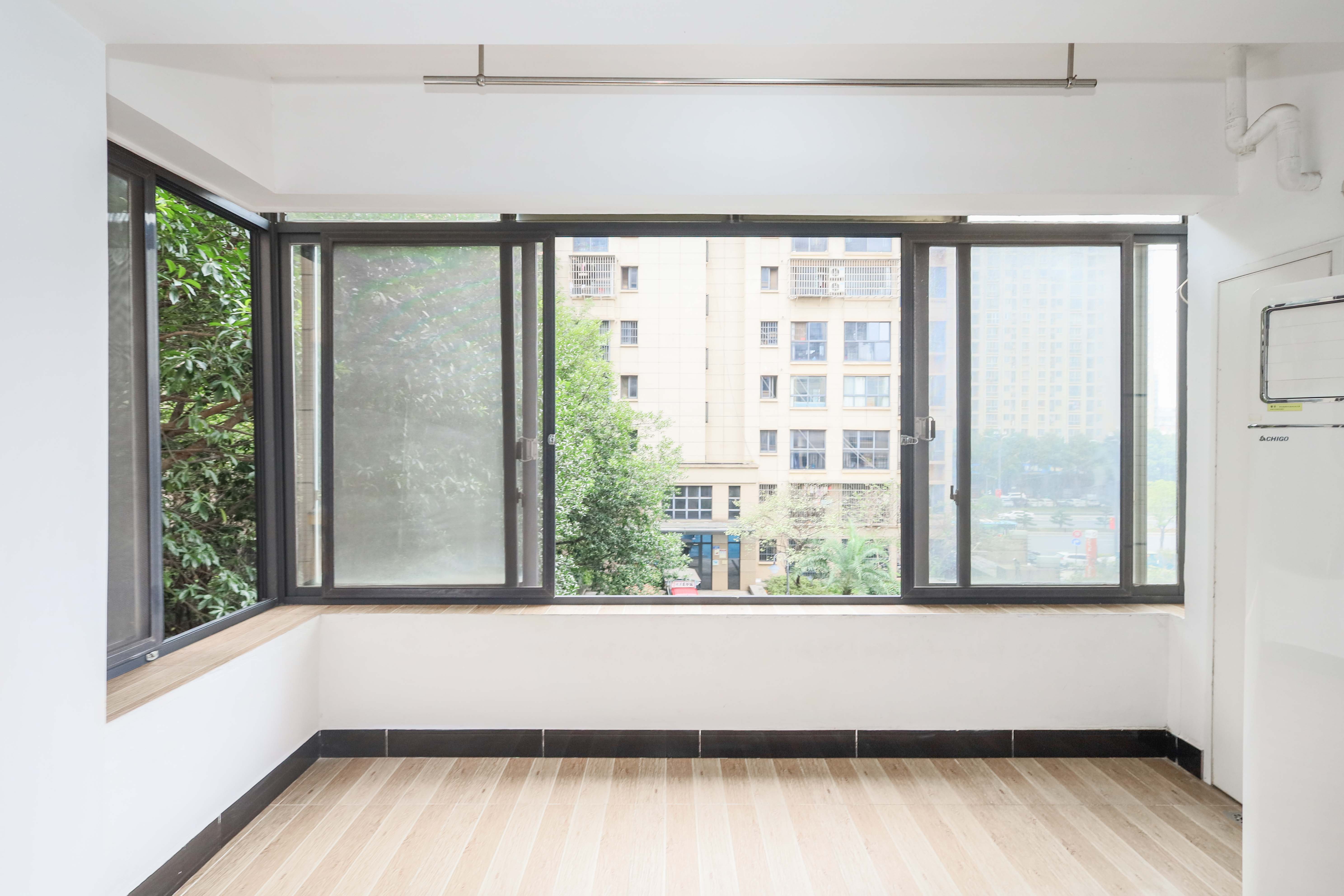 保利麓谷林语B区 4室2厅2卫 118.0万 保利麓谷林语B区 4室2厅2卫 118.0万阳台